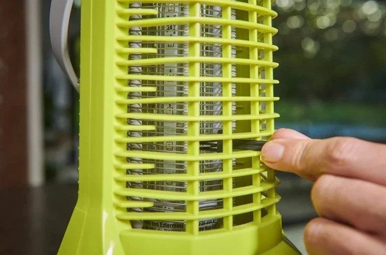 Ryobi RY18BZA‑0 18V ONE+ Cordless Bug Zapper – Bare Tool (Garden & Patio) - Image 3
