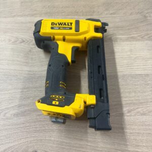 DeWalt DCN701N 18V XR Electricians Stapler – Tool Only, 35‑Staple Capacity