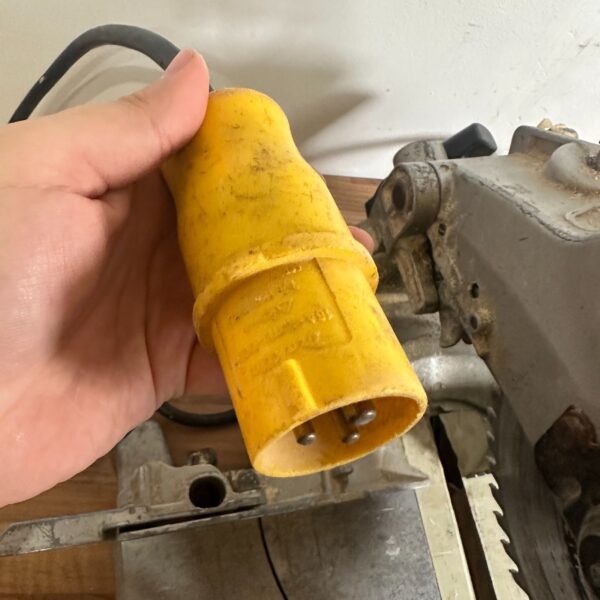 Makita LS1040 Compound Mitre Saw 110V 1650W 255mm Slide Bevel Cut