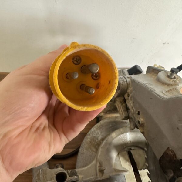 Makita LS1040 Compound Mitre Saw 110V 1650W 255mm Slide Bevel Cut