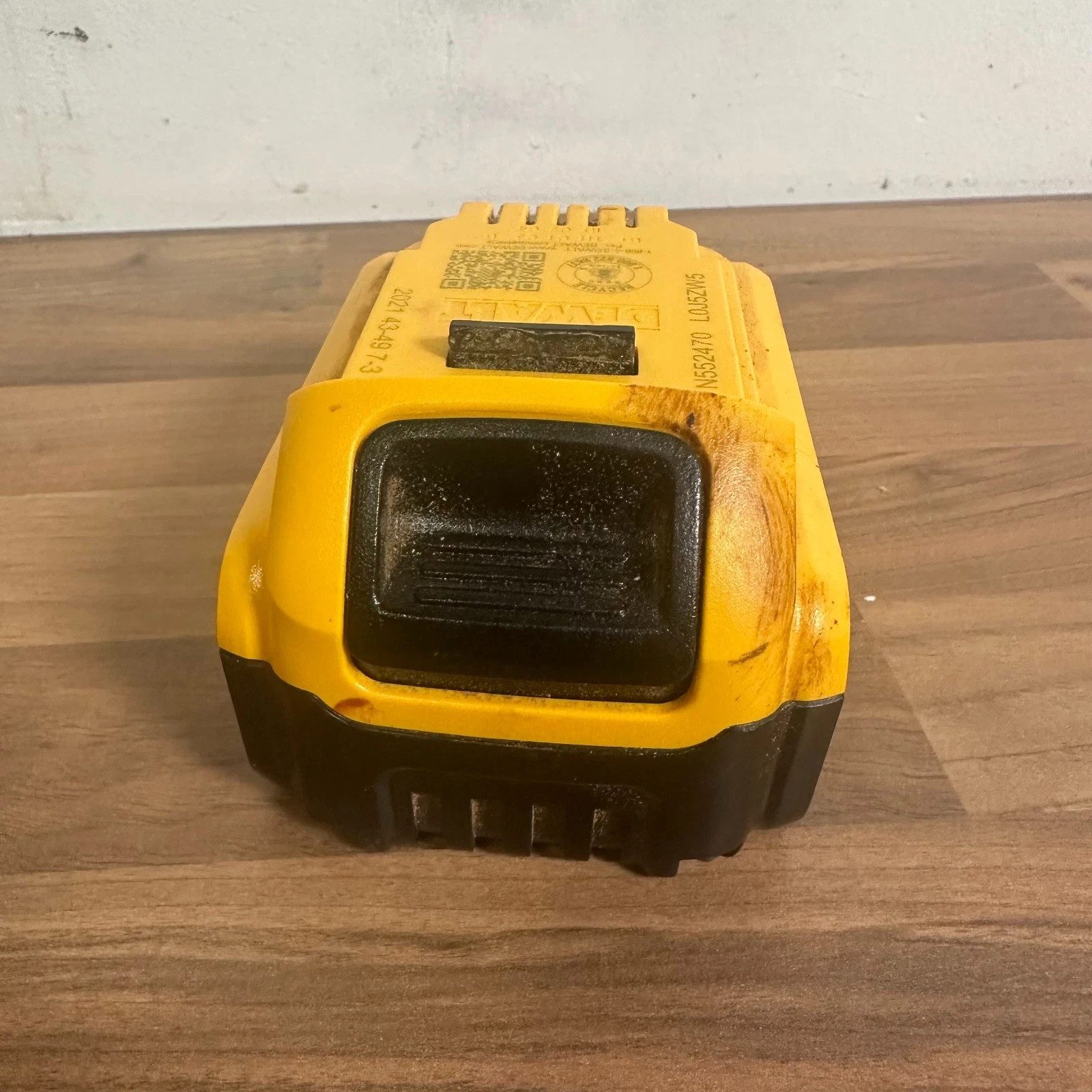 DeWalt DCB205 XR Battery Pack 20V MAX 5.0Ah Li-Ion Rechargeable Power Tool - Image 13