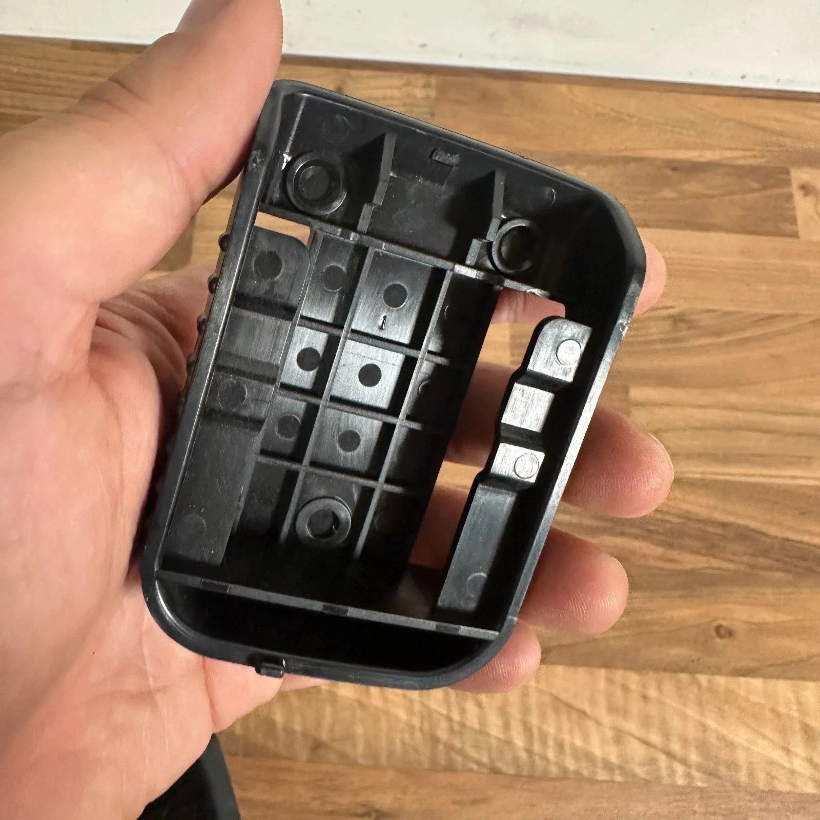 2x DeWalt Battery Holders Wall Mount Brackets for XR 18V Power Tool Storage - Image 11