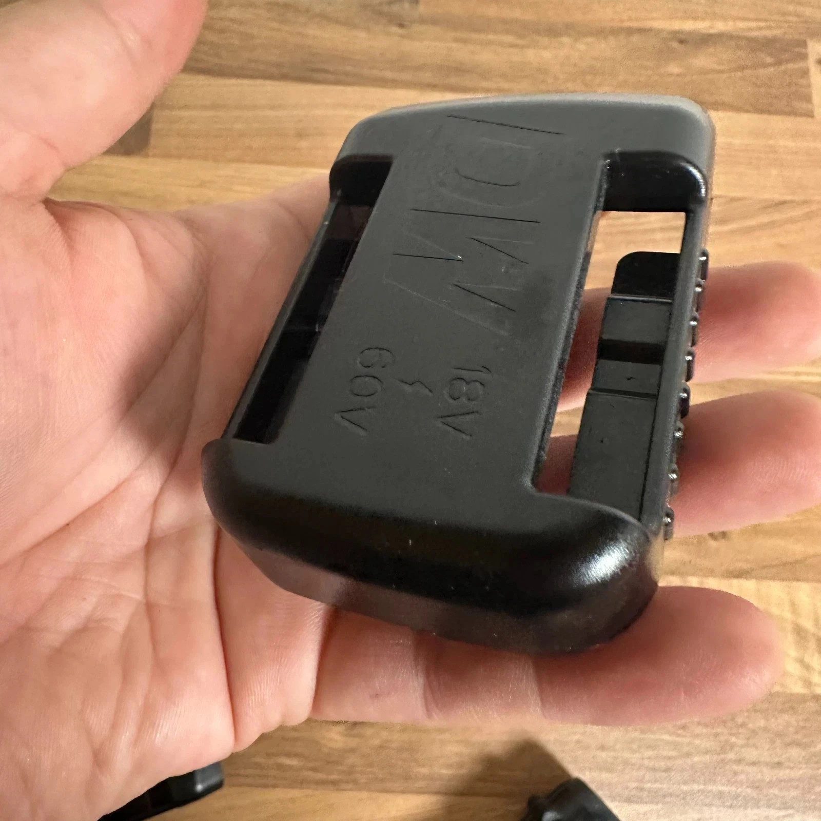 2x DeWalt Battery Holders Wall Mount Brackets for XR 18V Power Tool Storage - Image 14