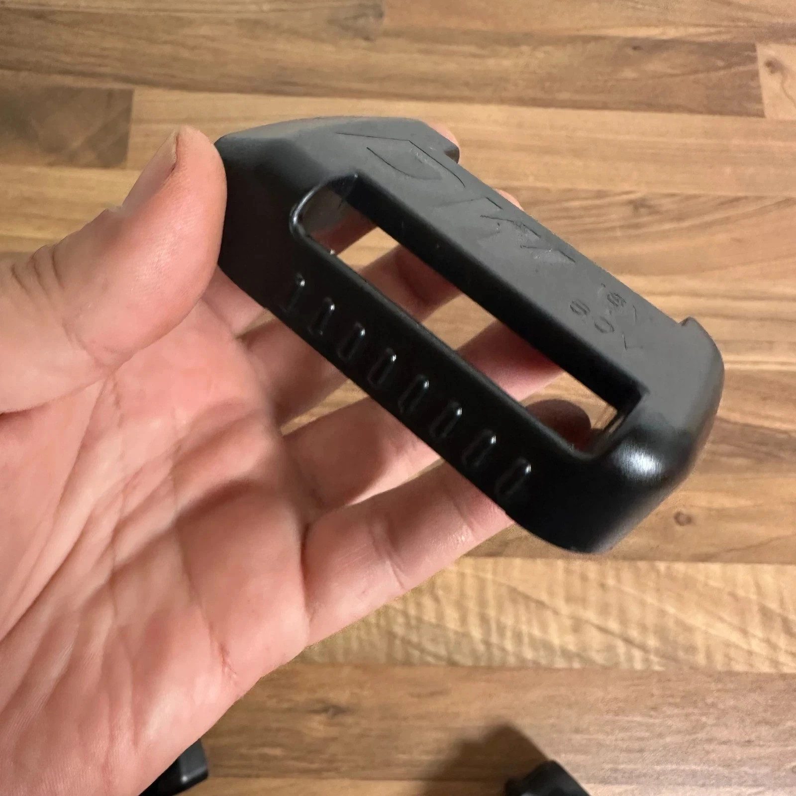 2x DeWalt Battery Holders Wall Mount Brackets for XR 18V Power Tool Storage - Image 16