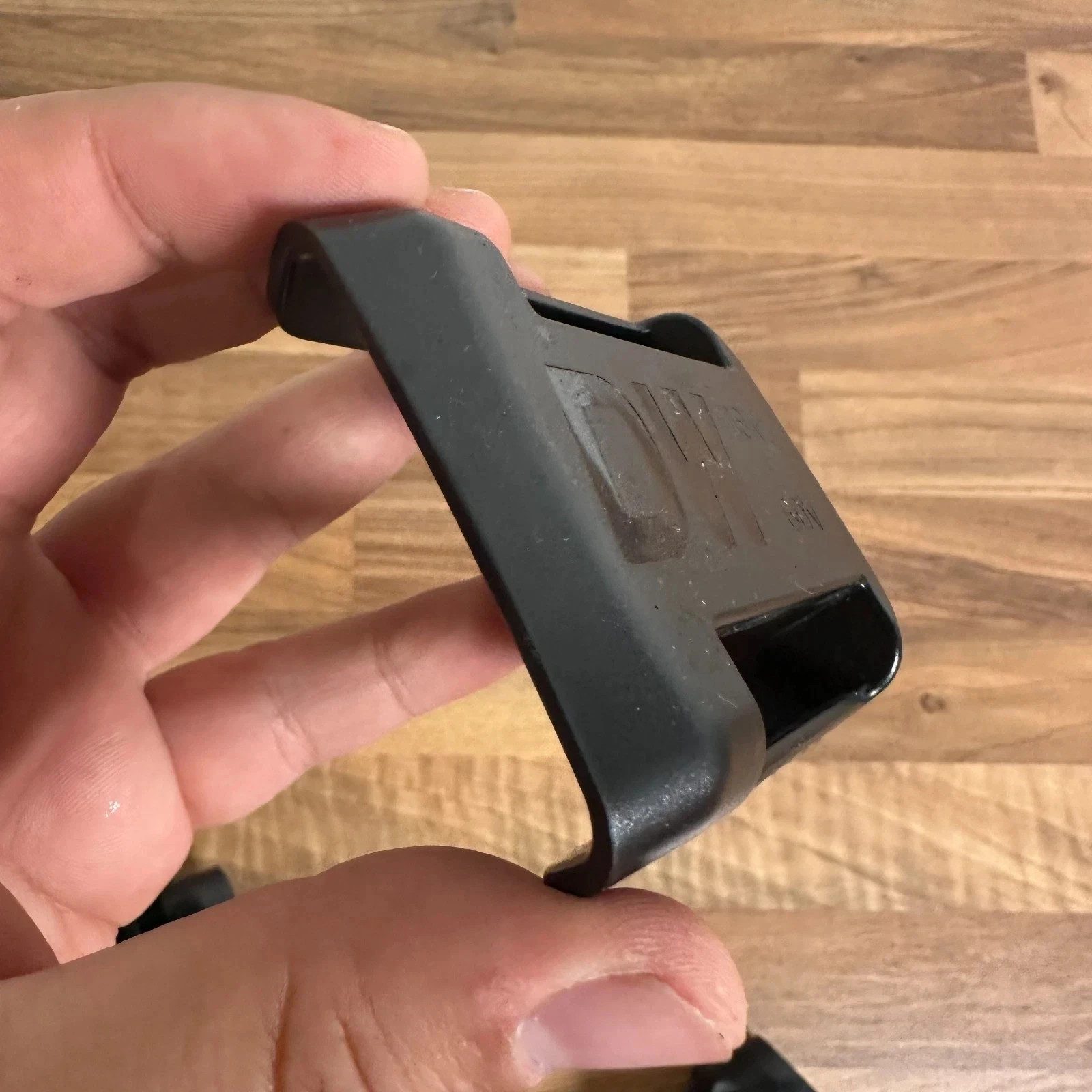 2x DeWalt Battery Holders Wall Mount Brackets for XR 18V Power Tool Storage - Image 17