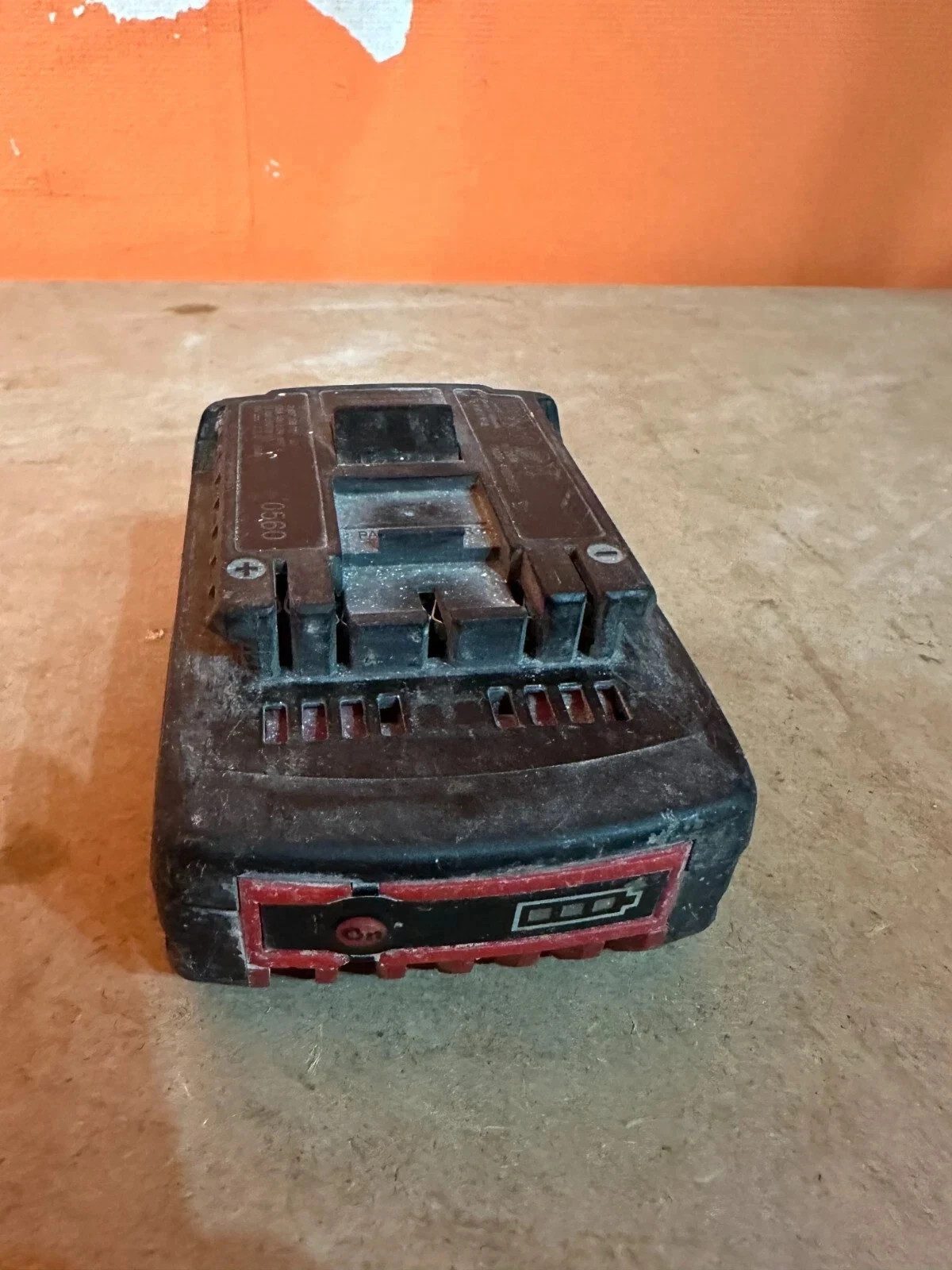 Bosch WCBAT612 18-Volt Lithium-Ion 2.0 Ah Wireless Charging Battery - Image 10