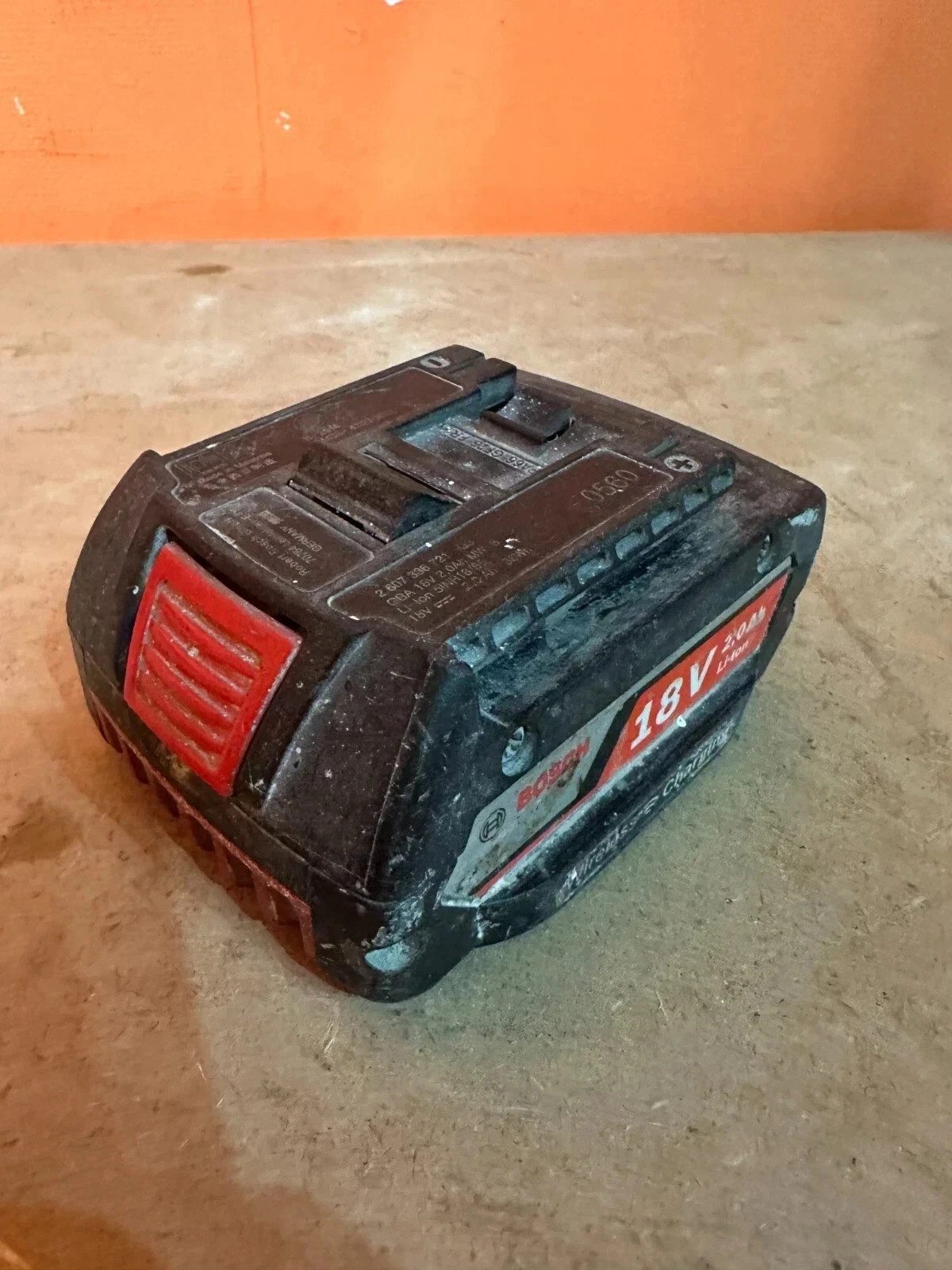 Bosch WCBAT612 18-Volt Lithium-Ion 2.0 Ah Wireless Charging Battery - Image 12