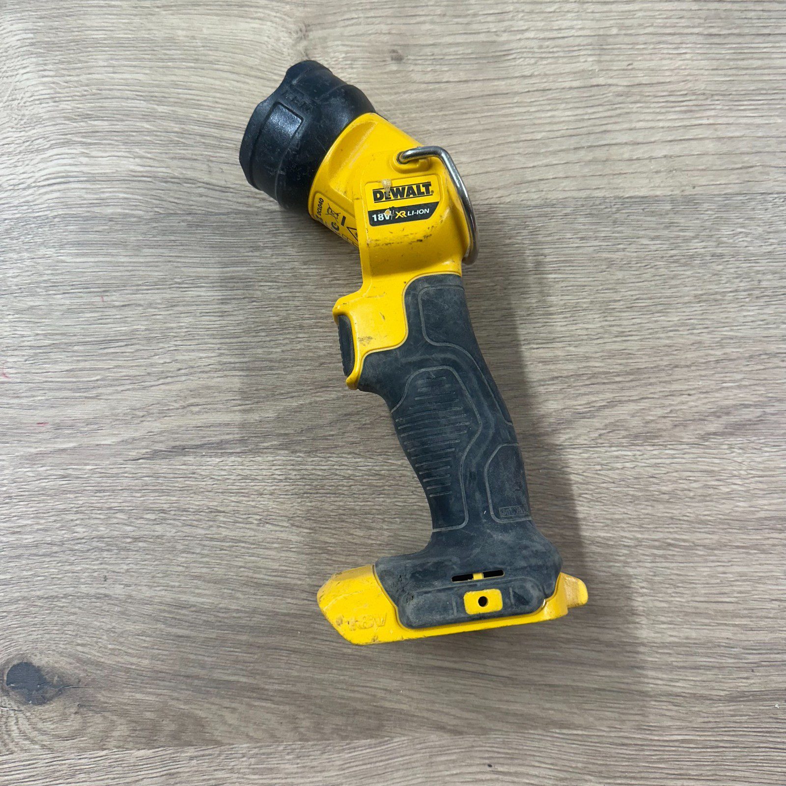 Dewalt DCL040 18V XR LED Torch - Body Only