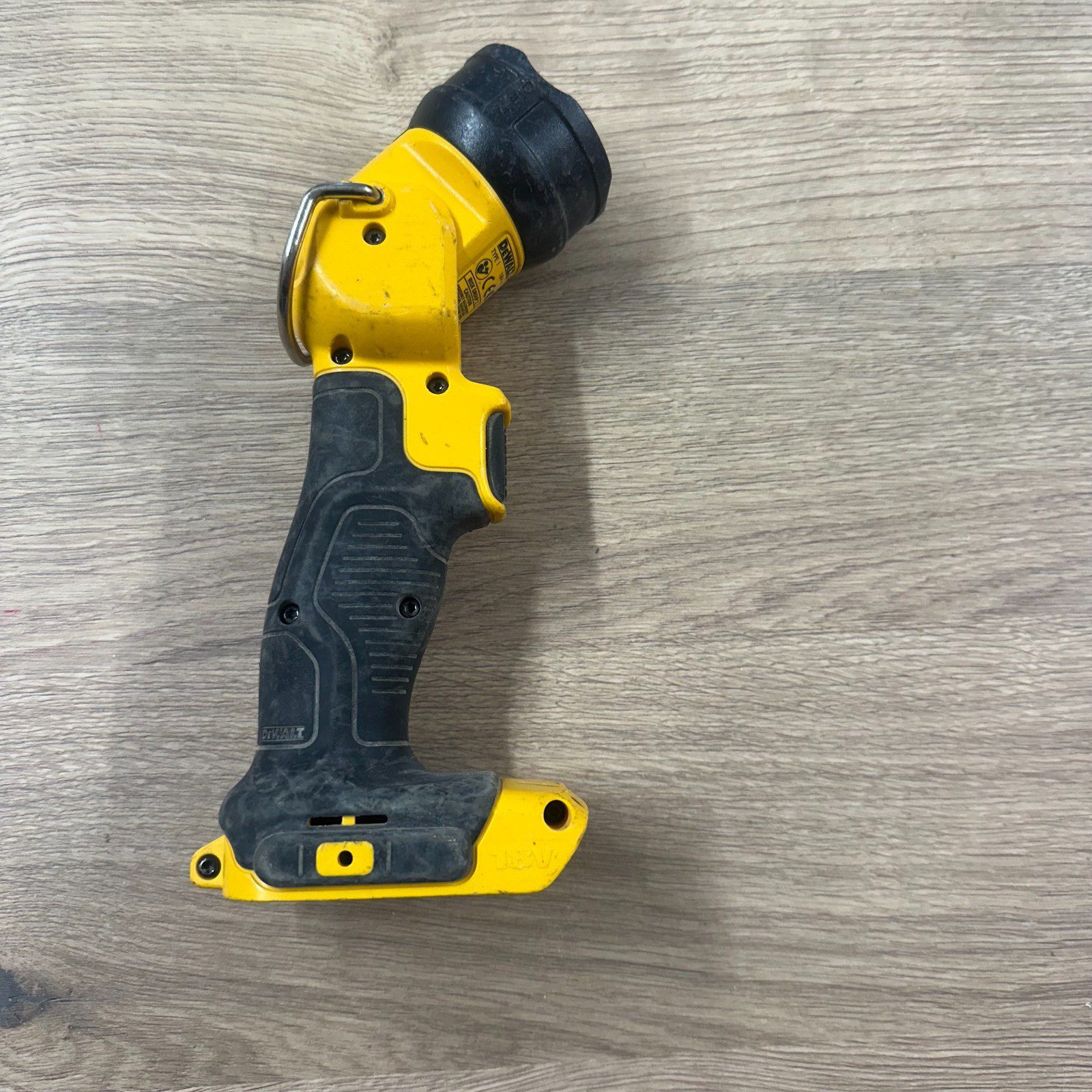 Dewalt DCL040 18V XR LED Torch - Body Only - Image 2