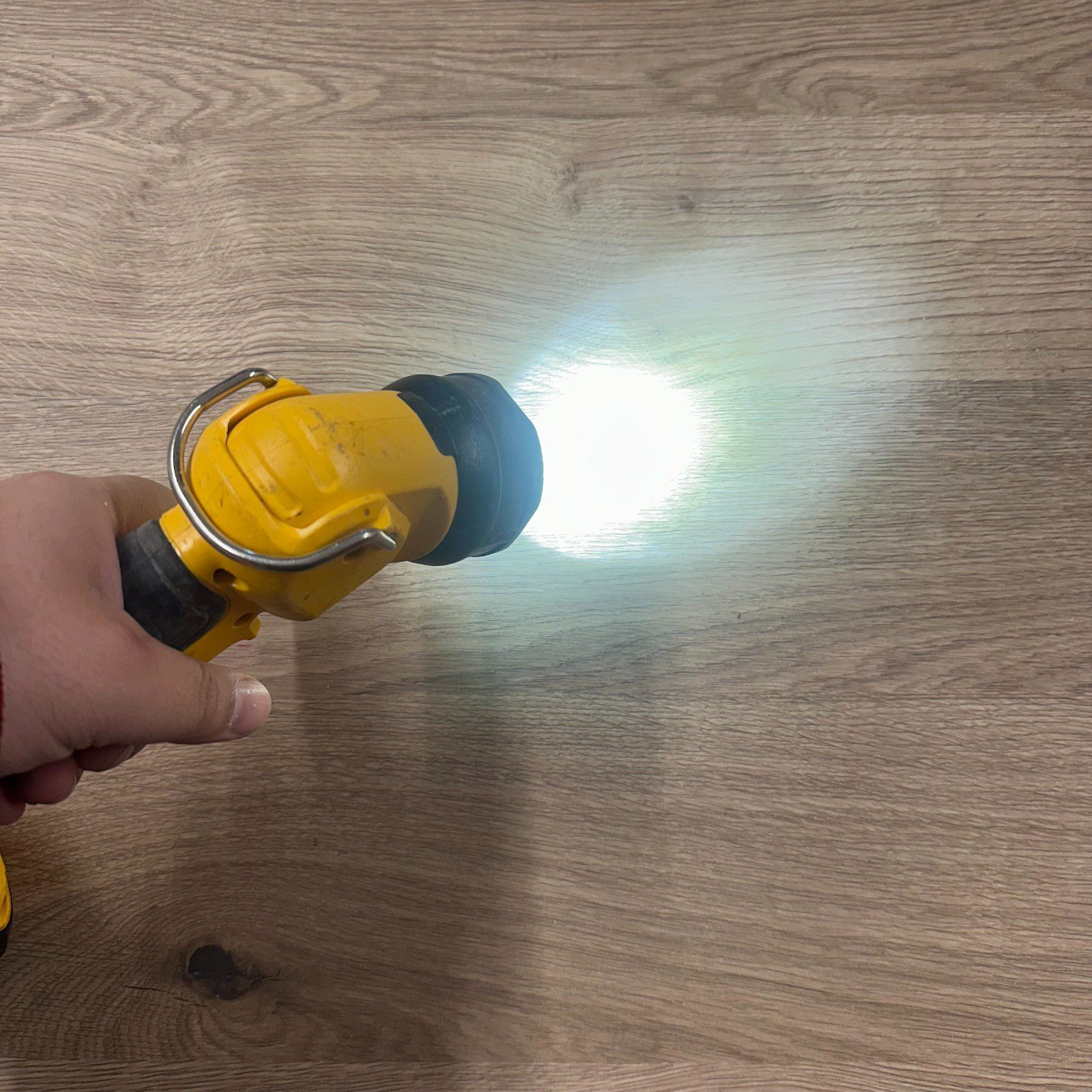 Dewalt DCL040 18V XR LED Torch - Body Only - Image 6