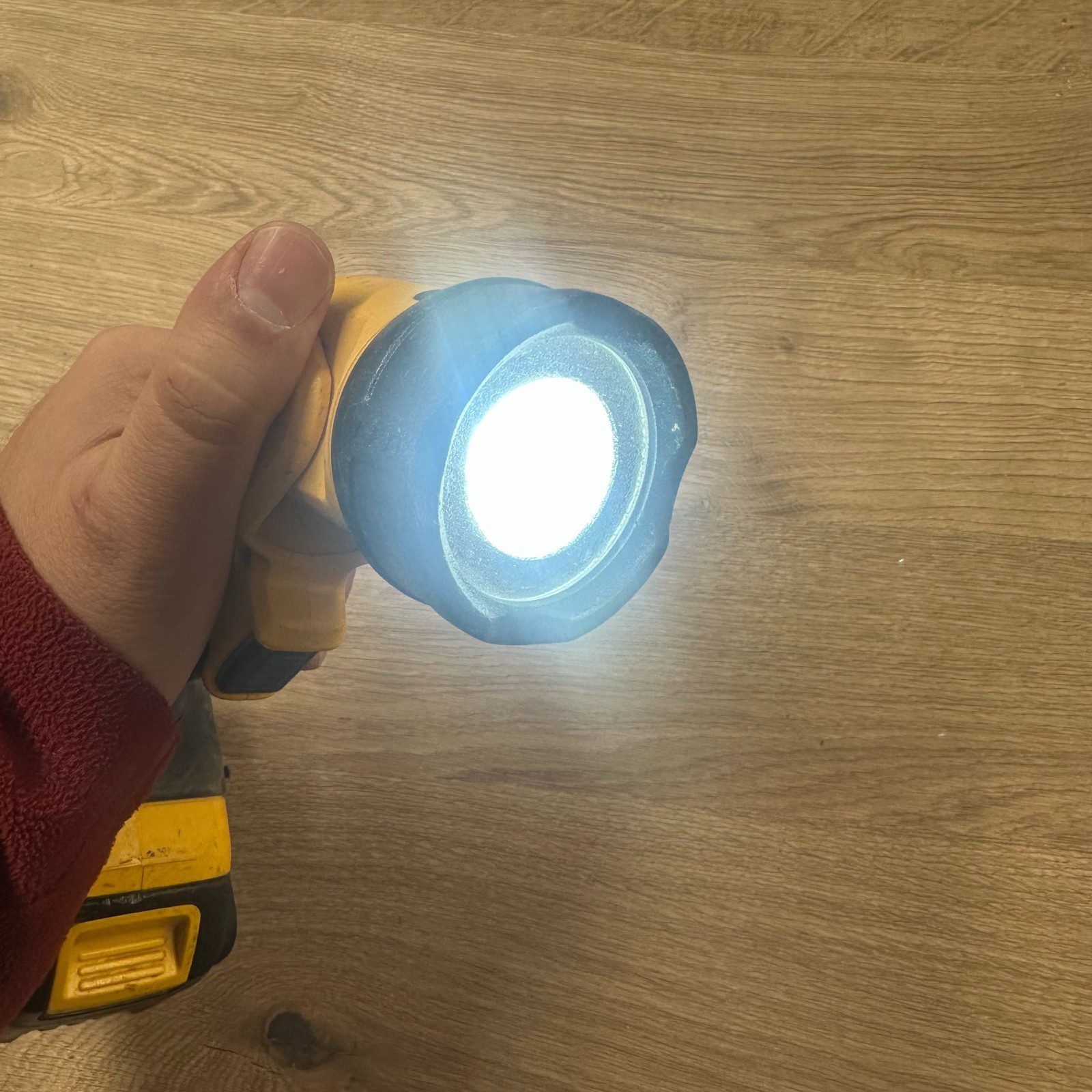 Dewalt DCL040 18V XR LED Torch - Body Only - Image 7