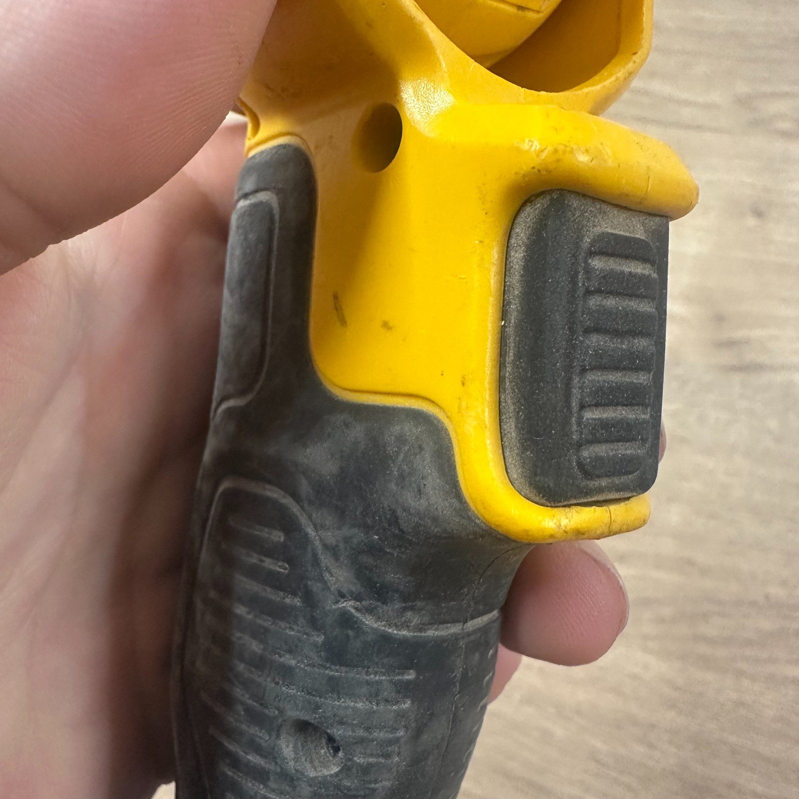 Dewalt DCL040 18V XR LED Torch - Body Only - Image 8