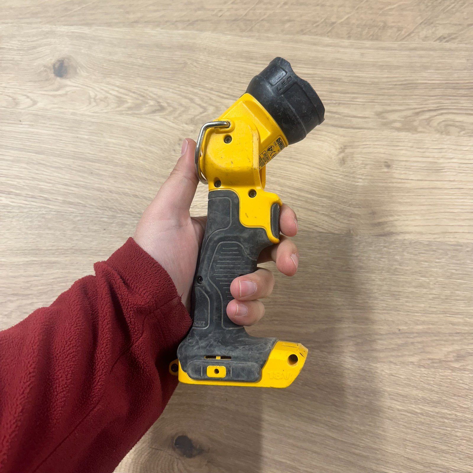 Dewalt DCL040 18V XR LED Torch - Body Only - Image 10