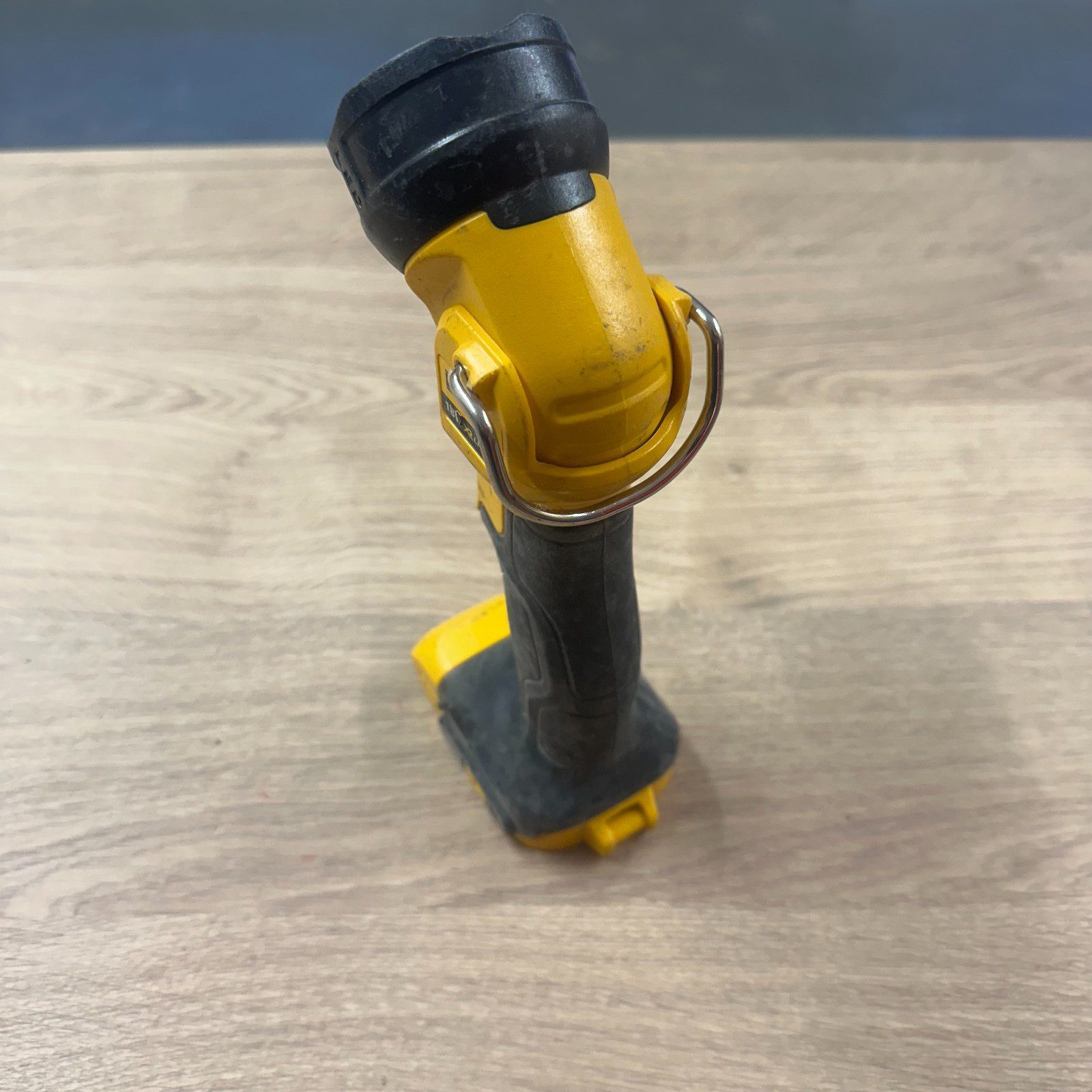 Dewalt DCL040 18V XR LED Torch - Body Only - Image 16