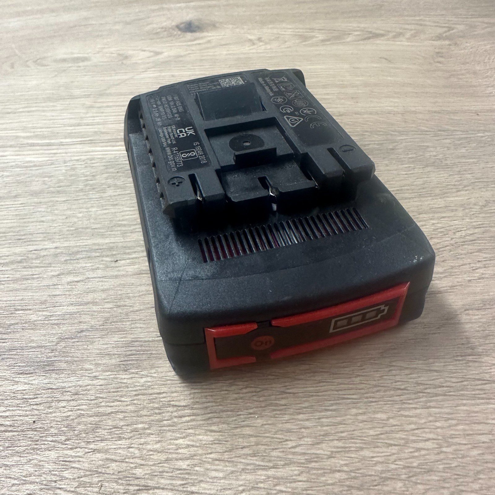 Bosch Professional 18v GBA 2.0Ah Li-Ion Battery AmpShare Bosch Professional - Image 2