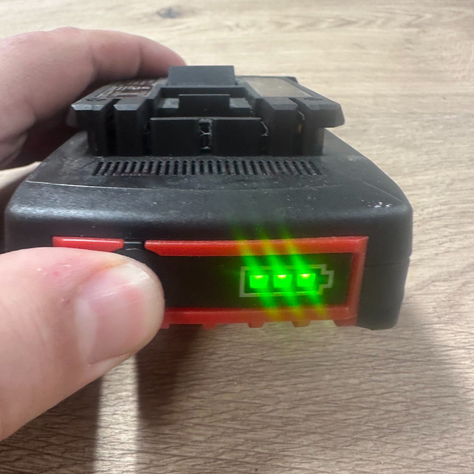 Bosch Professional 18v GBA 2.0Ah Li-Ion Battery AmpShare Bosch Professional - Image 3