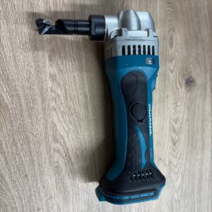 Makita DJN161 18V LXT Cordless Metal Nibbler – Body Only