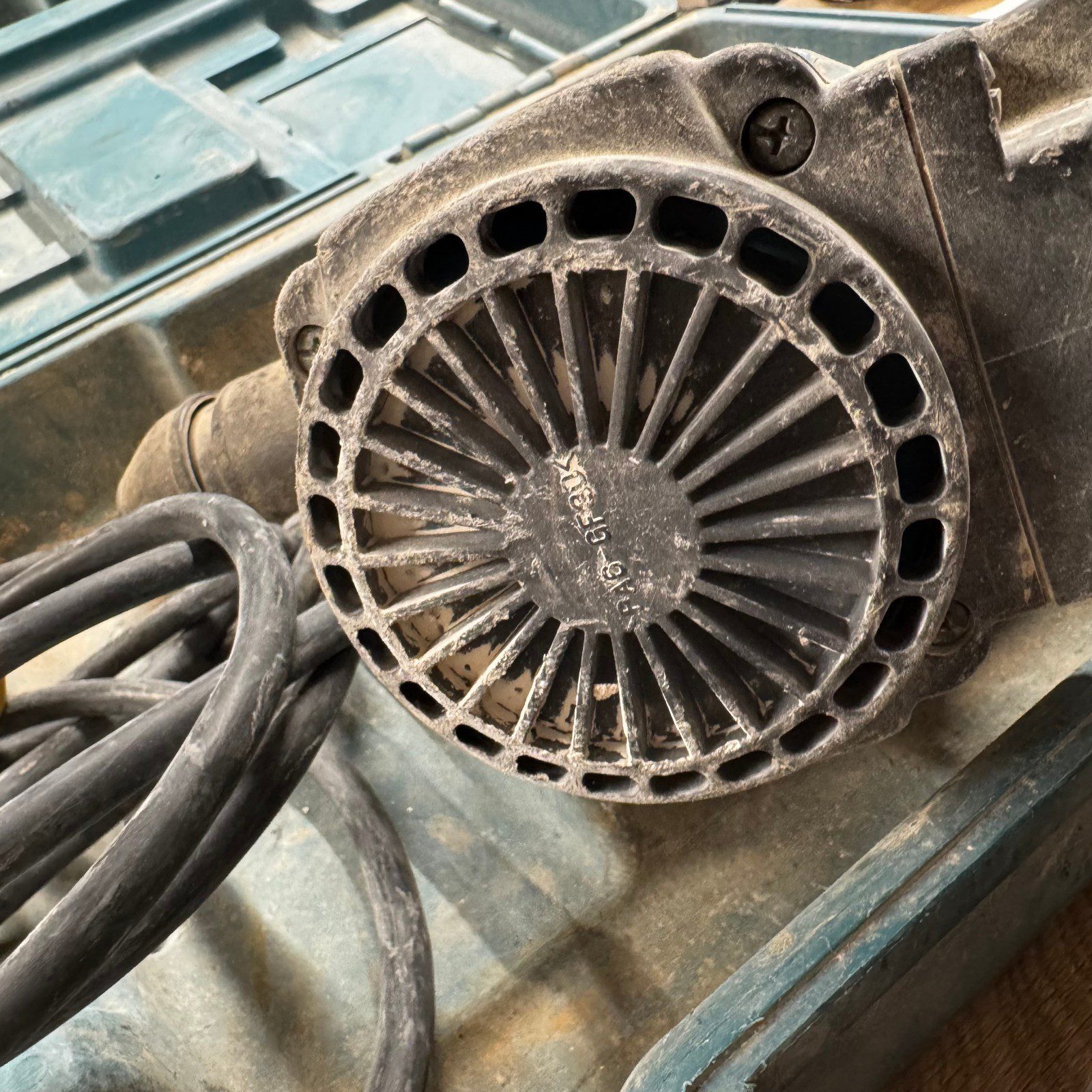 Makita HR3000C 110V SDS+ Rotary Hammer Drill with Case and Bits – Used - Image 2