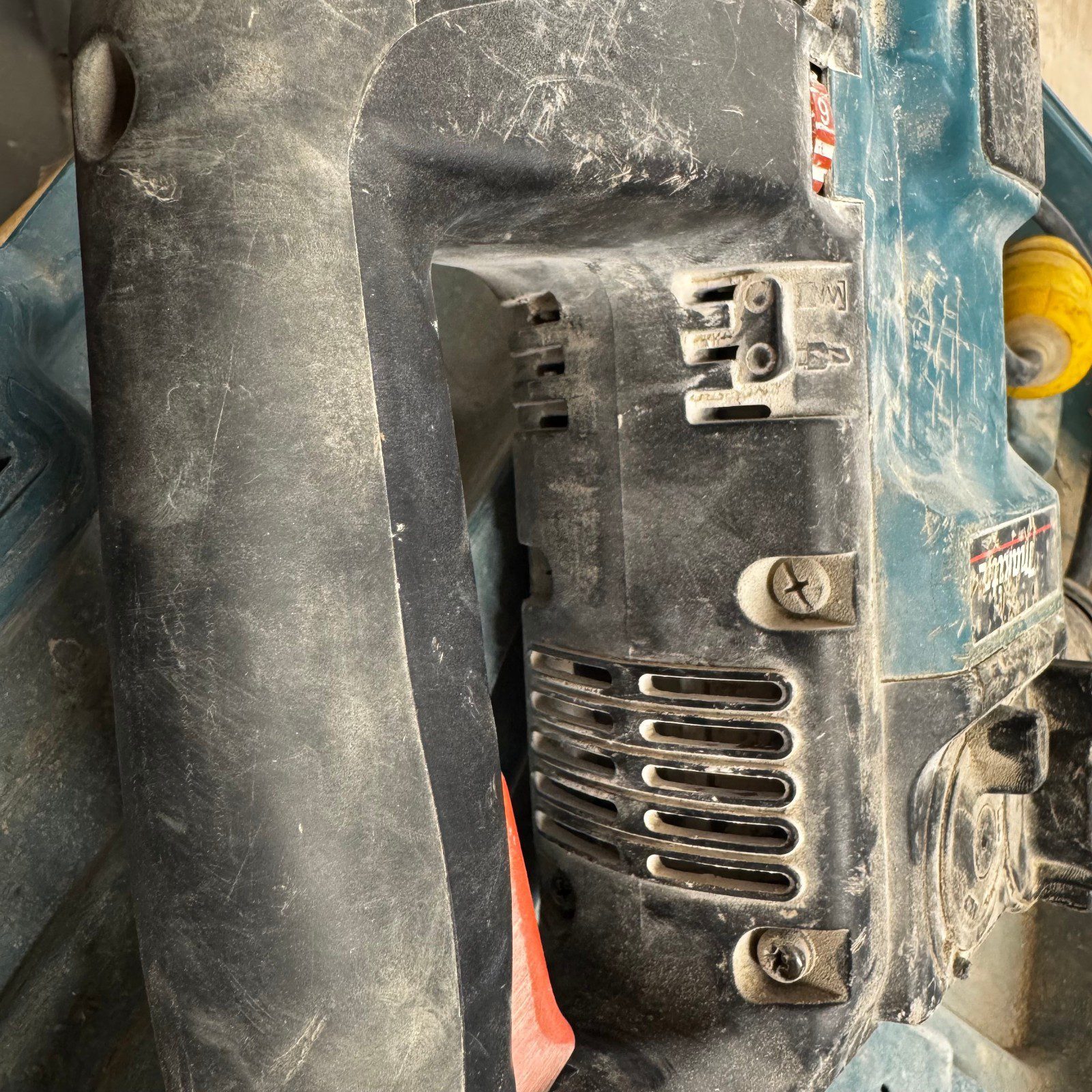 Makita HR3000C 110V SDS+ Rotary Hammer Drill with Case and Bits – Used - Image 3