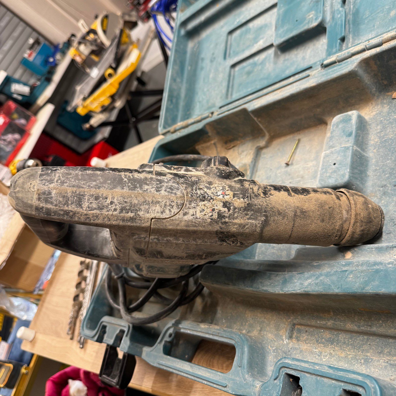 Makita HR3000C 110V SDS+ Rotary Hammer Drill with Case and Bits – Used - Image 4