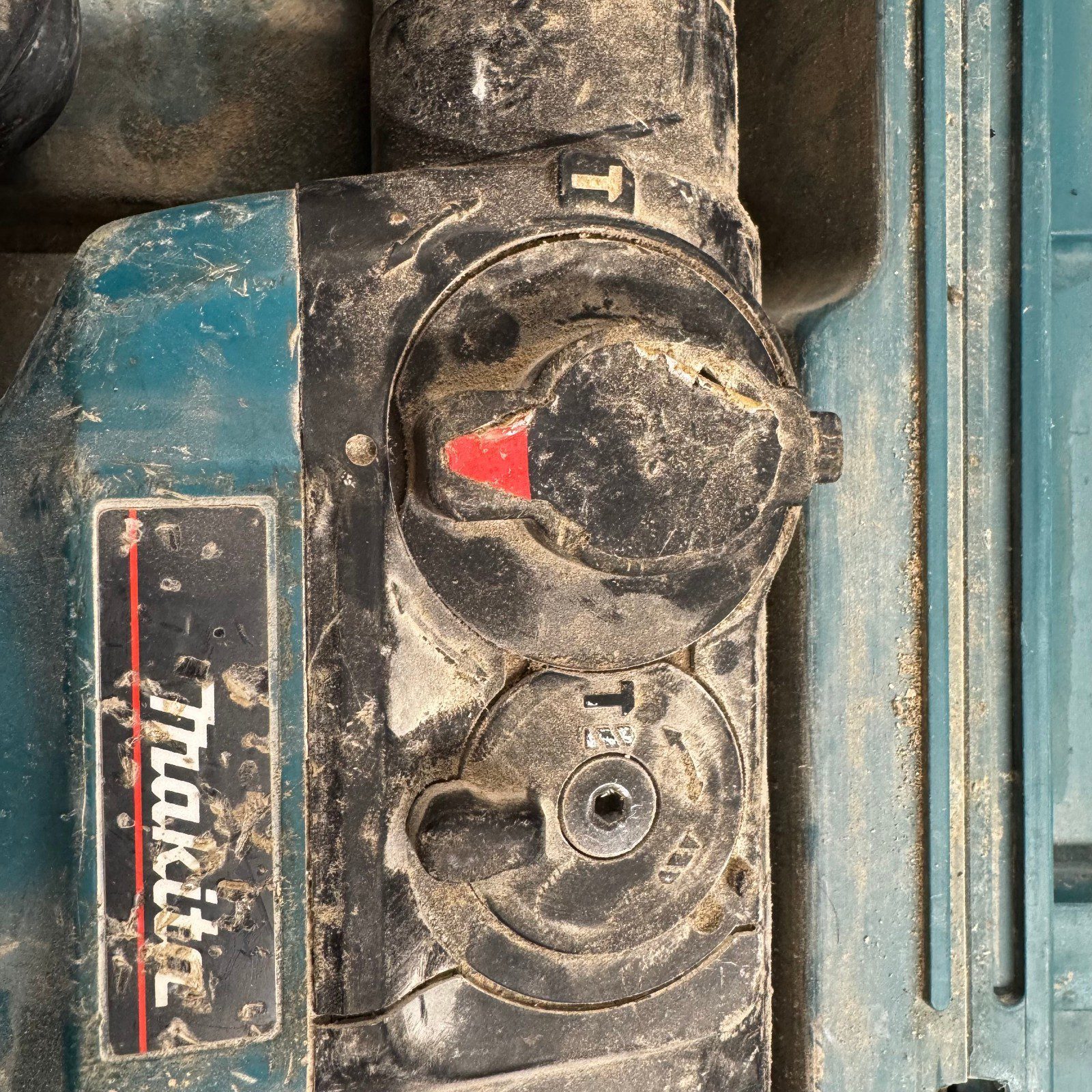 Makita HR3000C 110V SDS+ Rotary Hammer Drill with Case and Bits – Used - Image 9