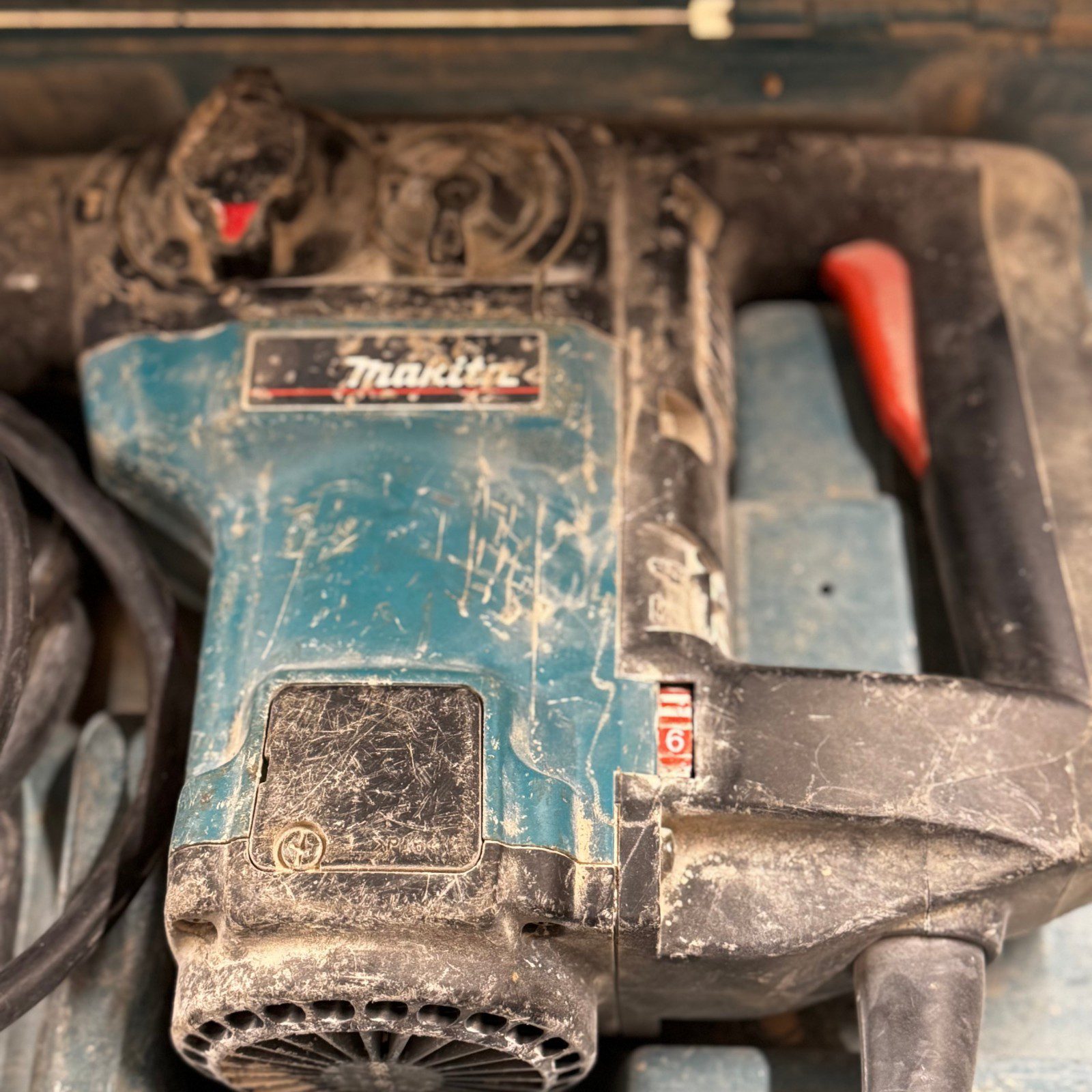 Makita HR3000C 110V SDS+ Rotary Hammer Drill with Case and Bits – Used - Image 15