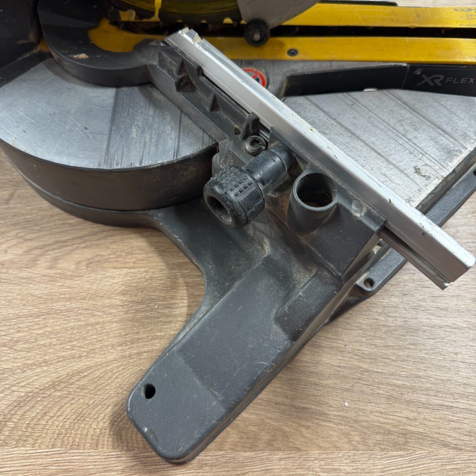 Dewalt DCS777N-XJ XR Flexvolt 54V Cordless Mitre Saw Bare Unit - Image 2