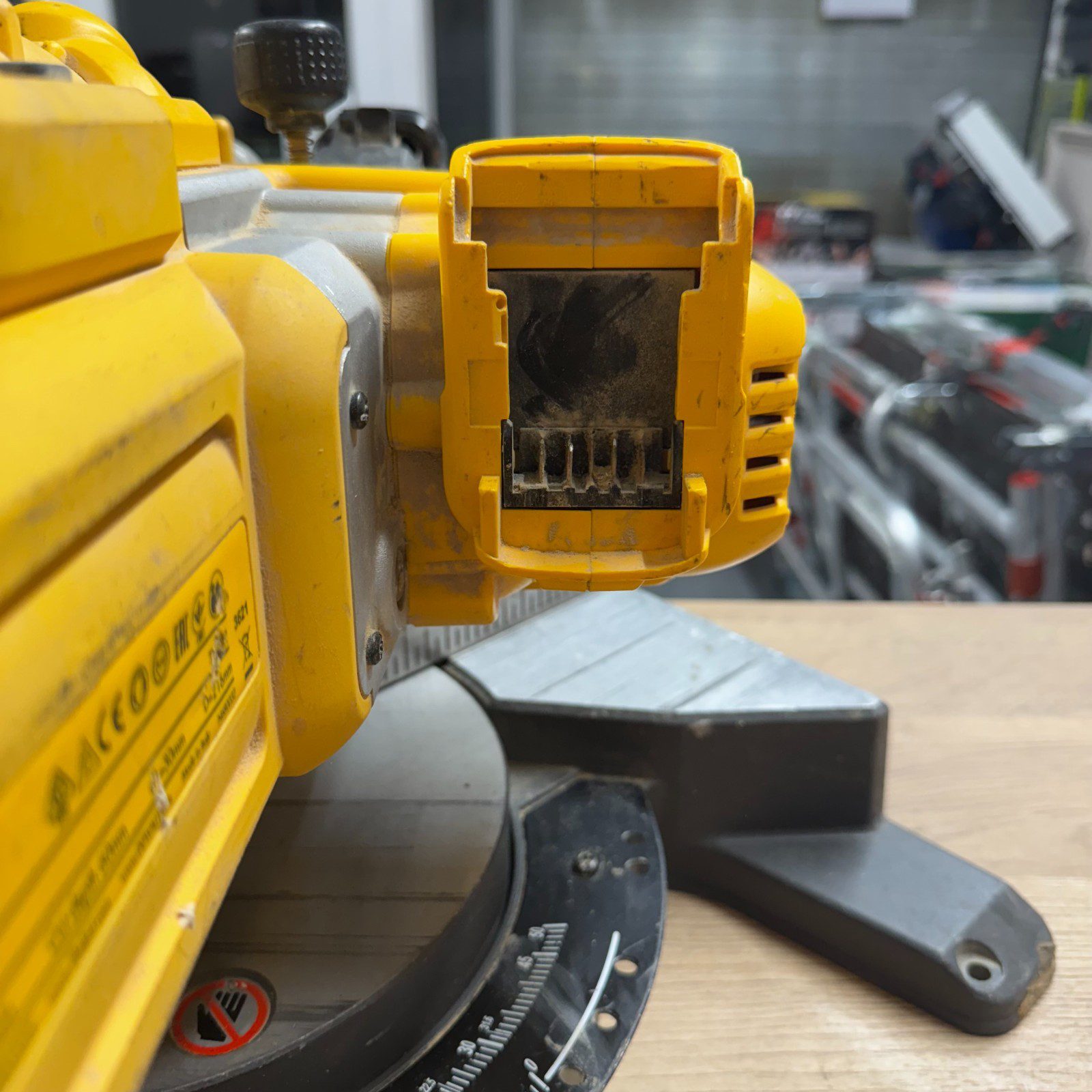Dewalt DCS777N-XJ XR Flexvolt 54V Cordless Mitre Saw Bare Unit - Image 12