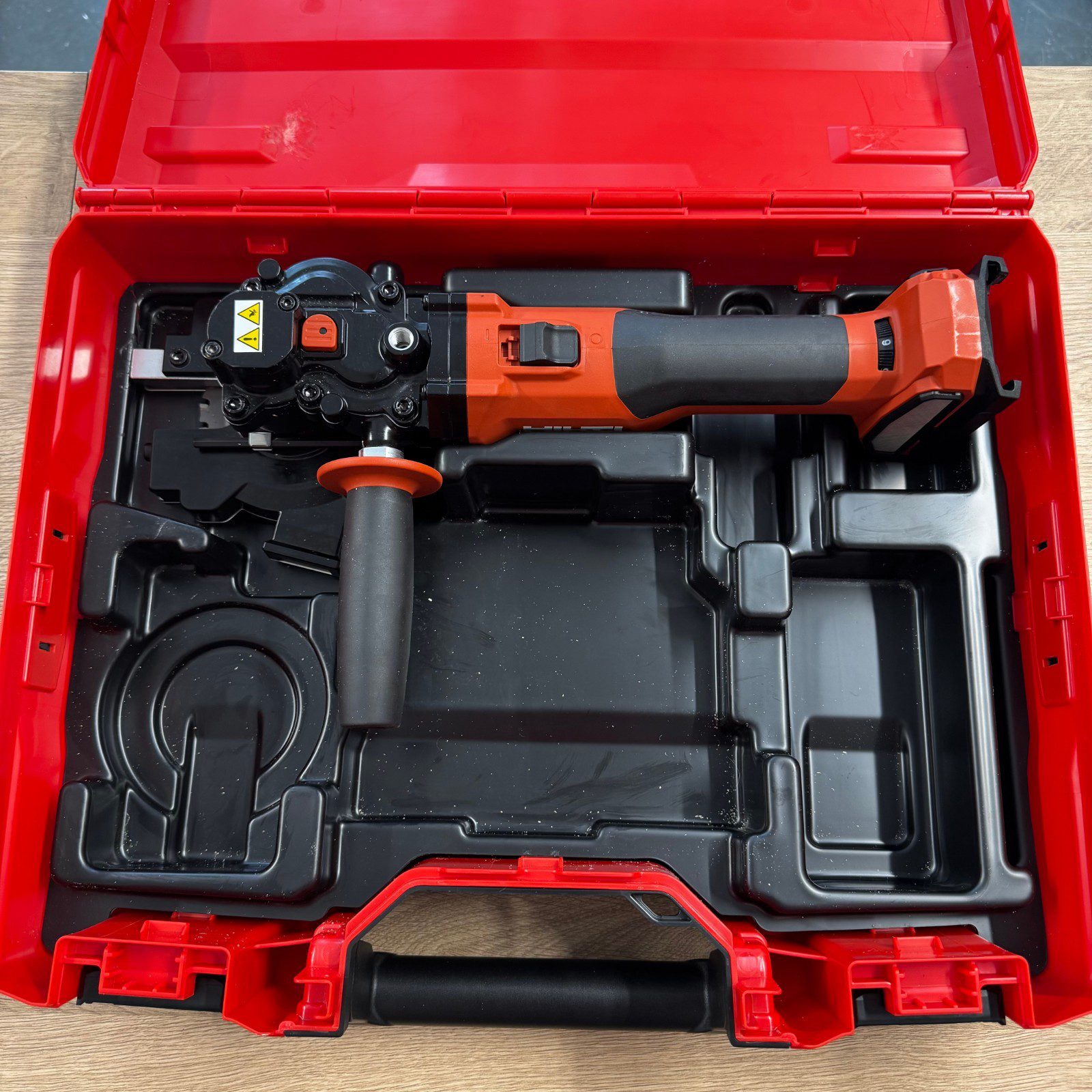 Hilti NRC 6-22 Cordless Rebar Cutter 22V Body Only With Case Used - Image 2
