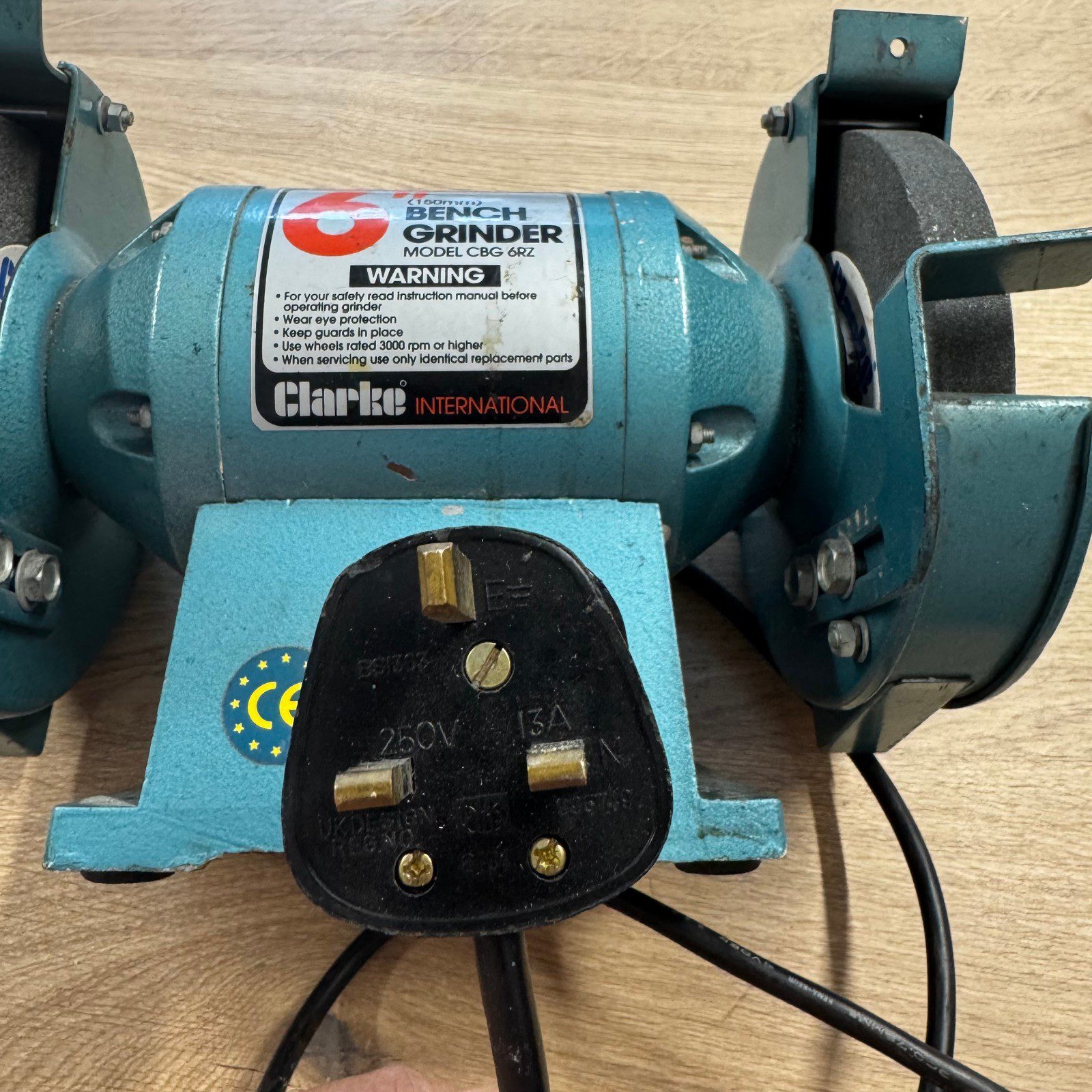 Clarke Metalworker Bench Grinder CBG 6RZ 150mm 240V – Used - Image 3