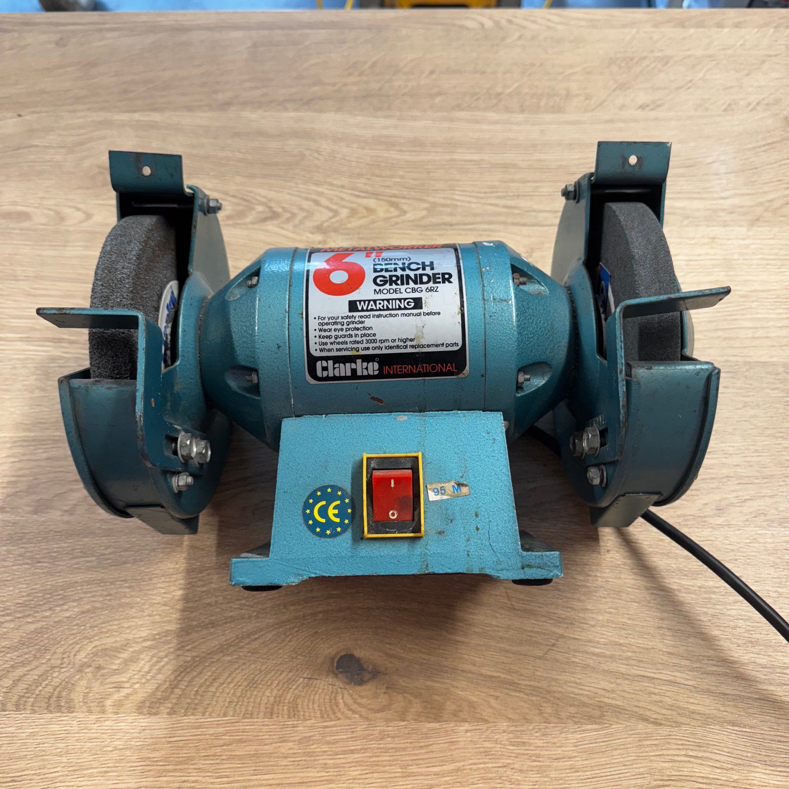 Clarke Metalworker Bench Grinder CBG 6RZ 150mm 240V – Used - Image 4