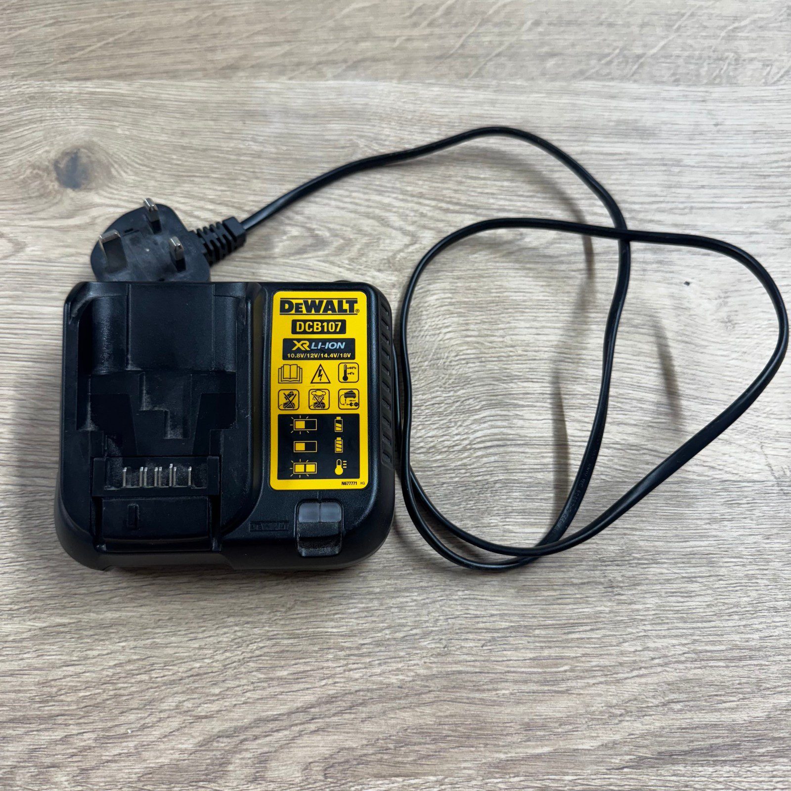 DeWalt DCB107 XR Li-Ion Battery Charger 10.8V 12V 14.4V 18V Used - Image 3
