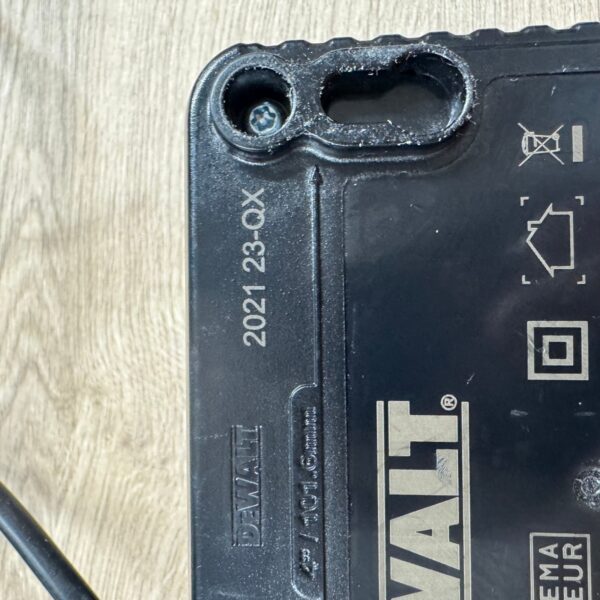 DeWalt DCB107 XR Li-Ion Battery Charger 10.8V 12V 14.4V 18V Used