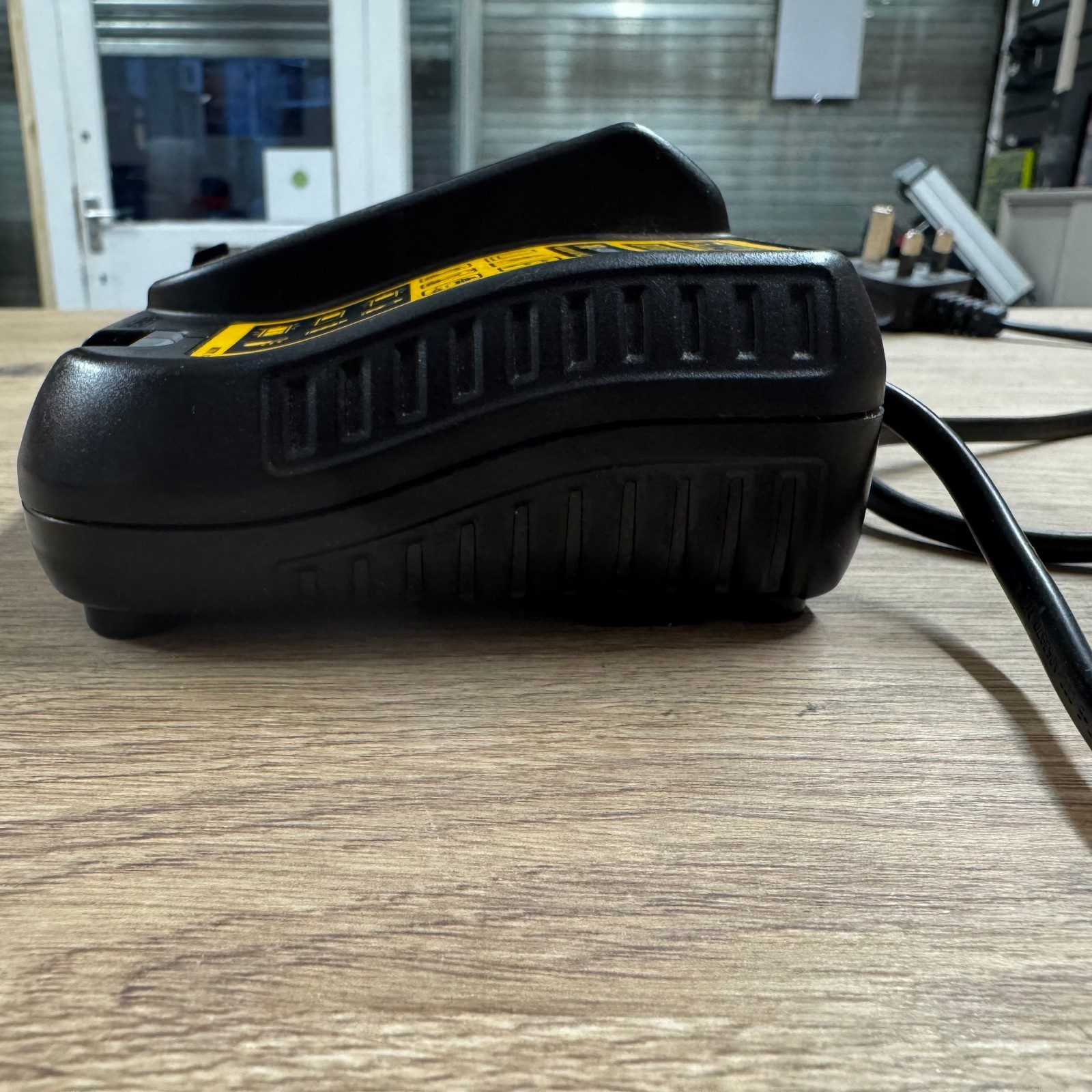 DeWalt DCB107 XR Li-Ion Battery Charger 10.8V 12V 14.4V 18V Used - Image 9