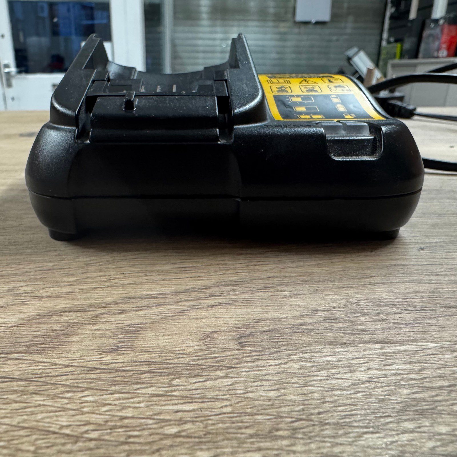 DeWalt DCB107 XR Li-Ion Battery Charger 10.8V 12V 14.4V 18V Used - Image 10