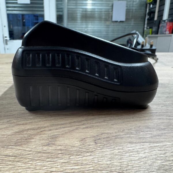 DeWalt DCB107 XR Li-Ion Battery Charger 10.8V 12V 14.4V 18V Used