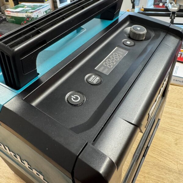 Makita MW001G Cordless Microwave XGT 40V Max Jobsite Microwave Body Only Tool