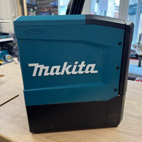 Makita MW001G Cordless Microwave XGT 40V Max Jobsite Microwave Body Only Tool