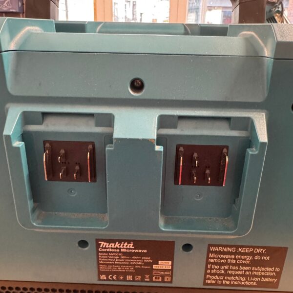 Makita MW001G Cordless Microwave XGT 40V Max Jobsite Microwave Body Only Tool