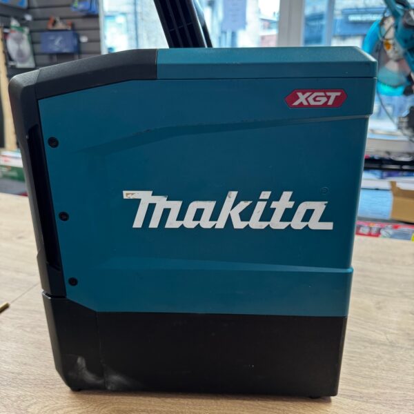 Makita MW001G Cordless Microwave XGT 40V Max Jobsite Microwave Body Only Tool
