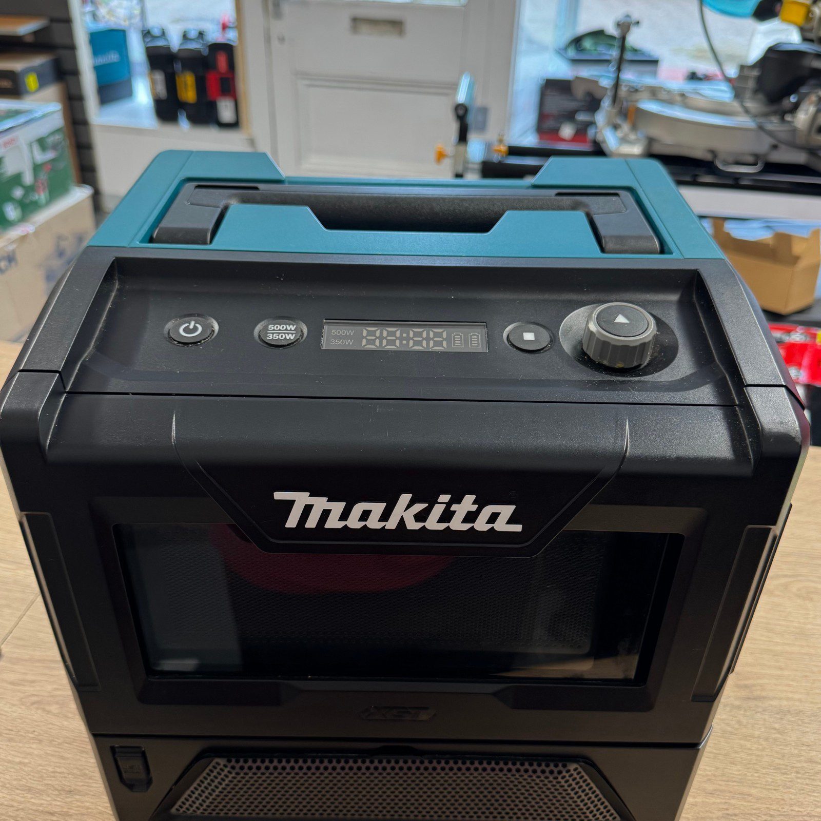 Makita MW001G Cordless Microwave XGT 40V Max Jobsite Microwave Body Only Tool - Image 11