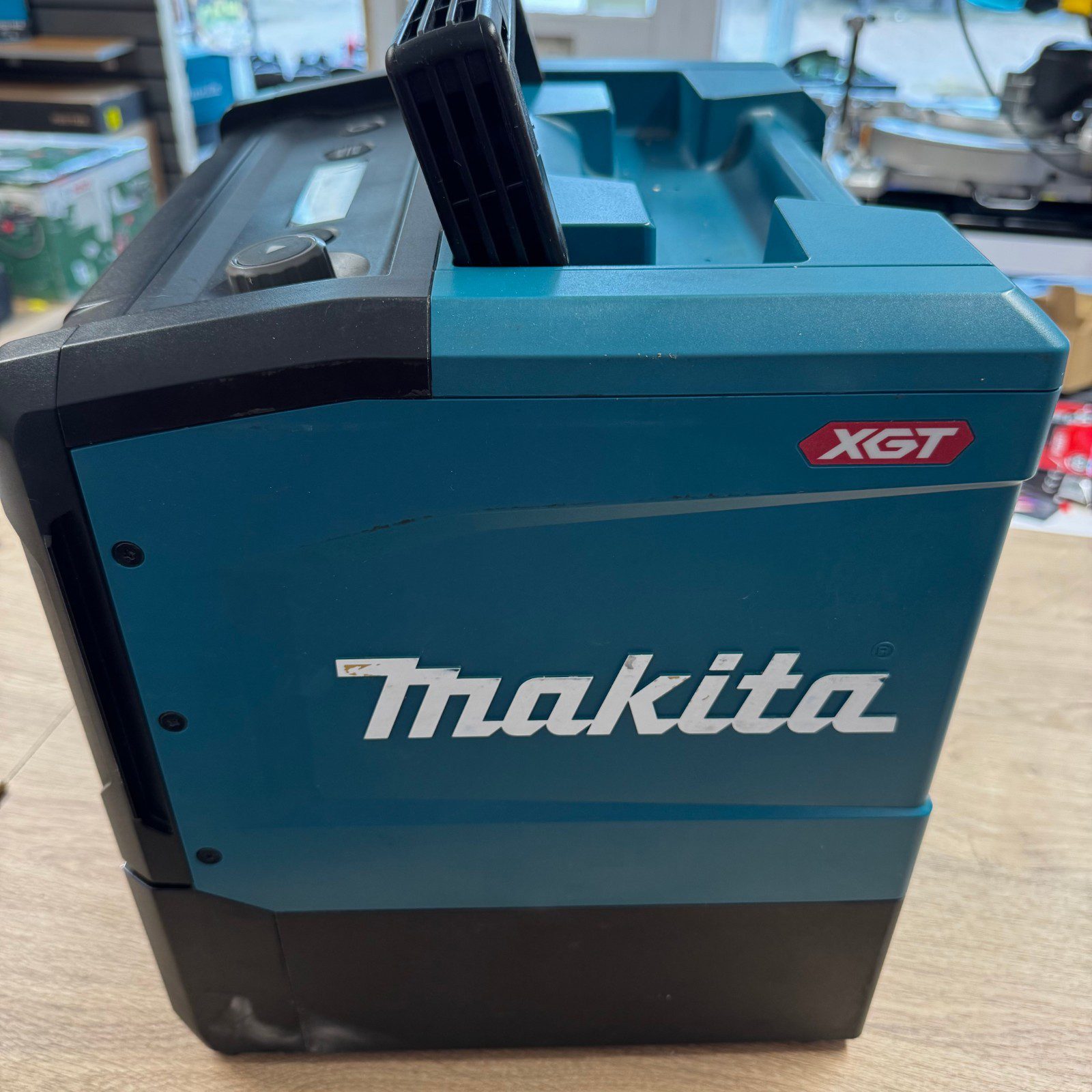 Makita MW001G Cordless Microwave XGT 40V Max Jobsite Microwave Body Only Tool - Image 12