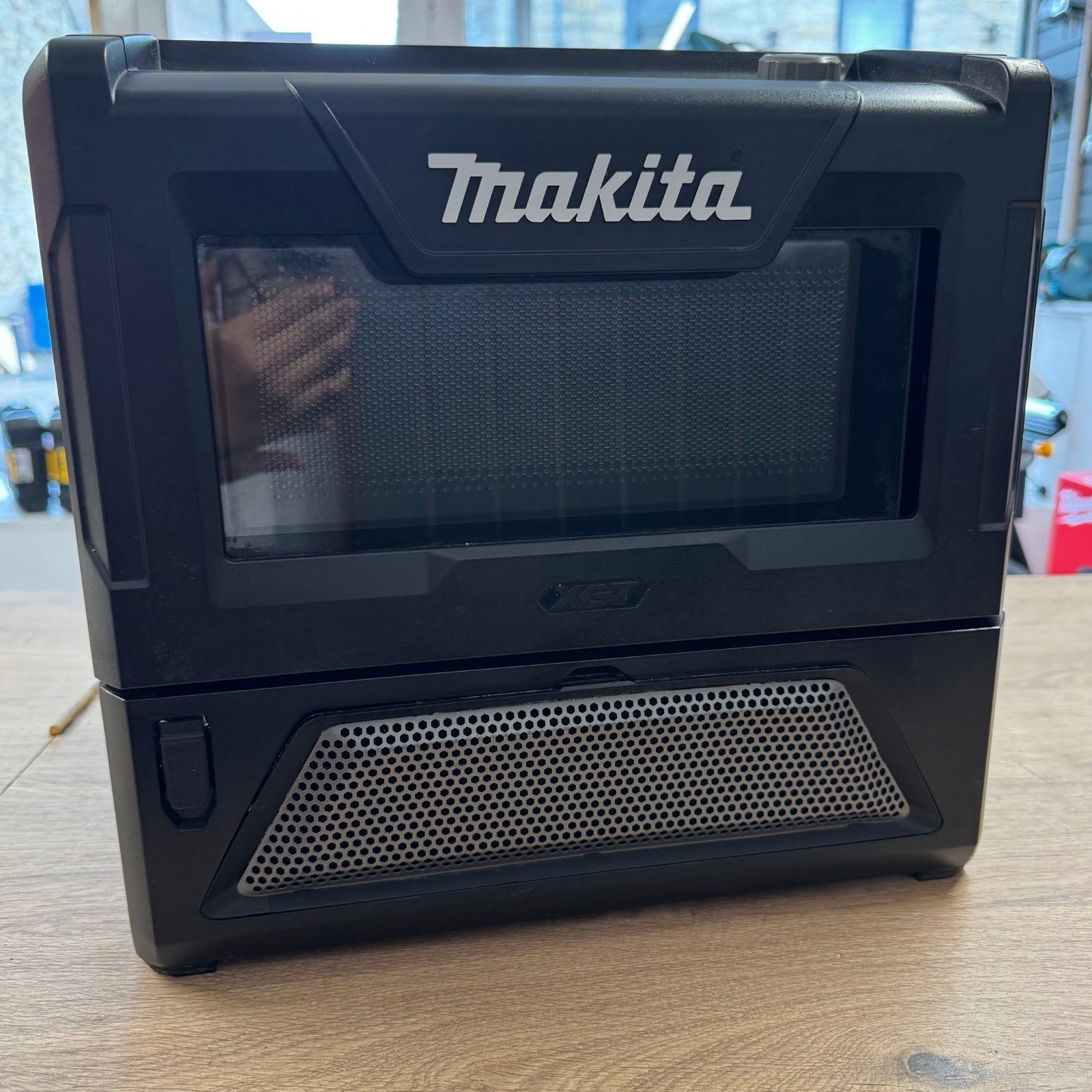 Makita MW001G Cordless Microwave XGT 40V Max Jobsite Microwave Body Only Tool - Image 13