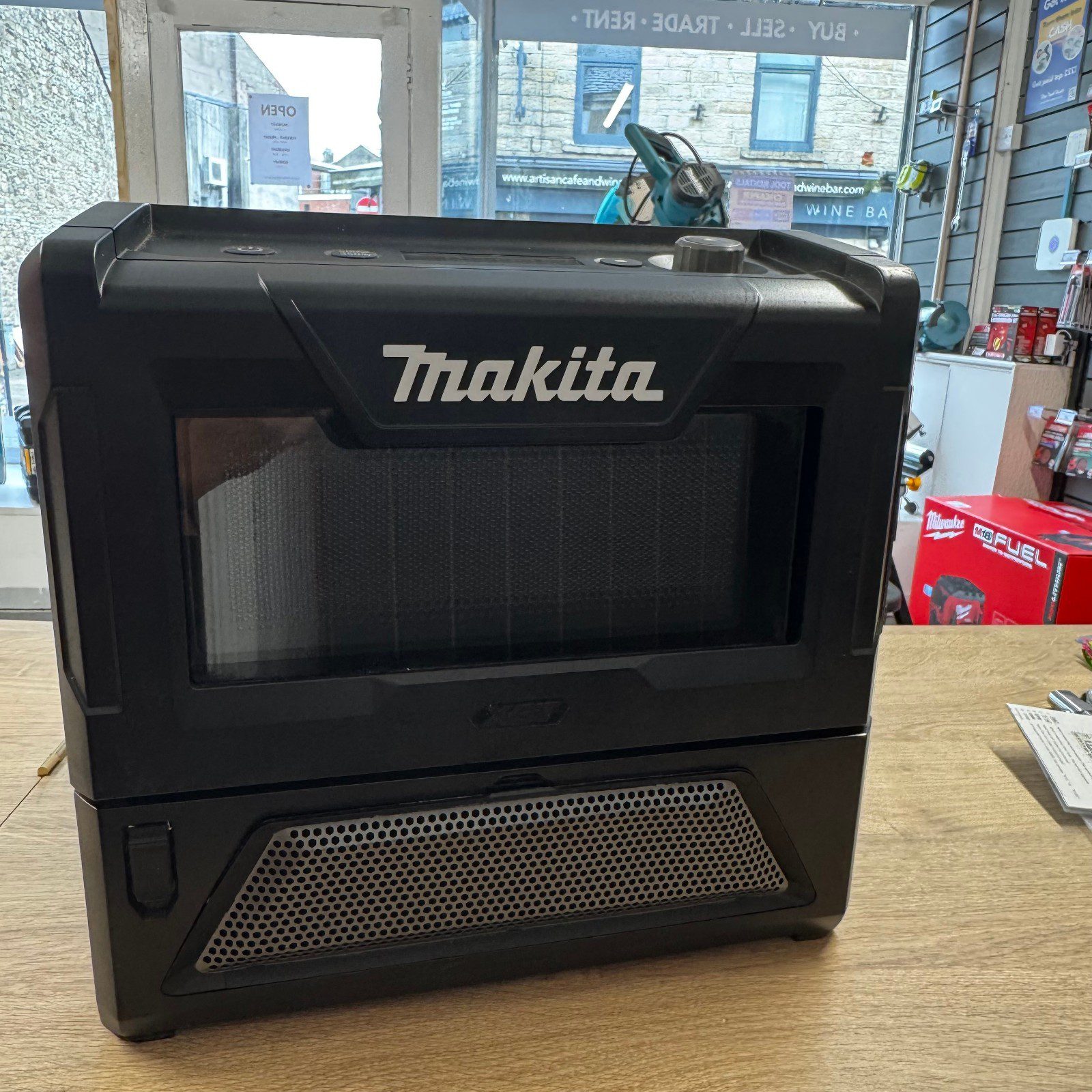 Makita MW001G Cordless Microwave XGT 40V Max Jobsite Microwave Body Only Tool - Image 14