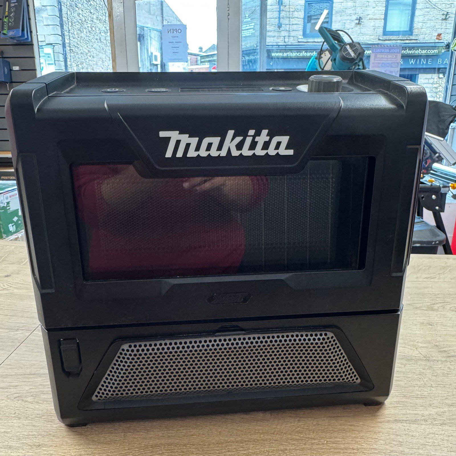 Makita MW001G Cordless Microwave XGT 40V Max Jobsite Microwave Body Only Tool - Image 15