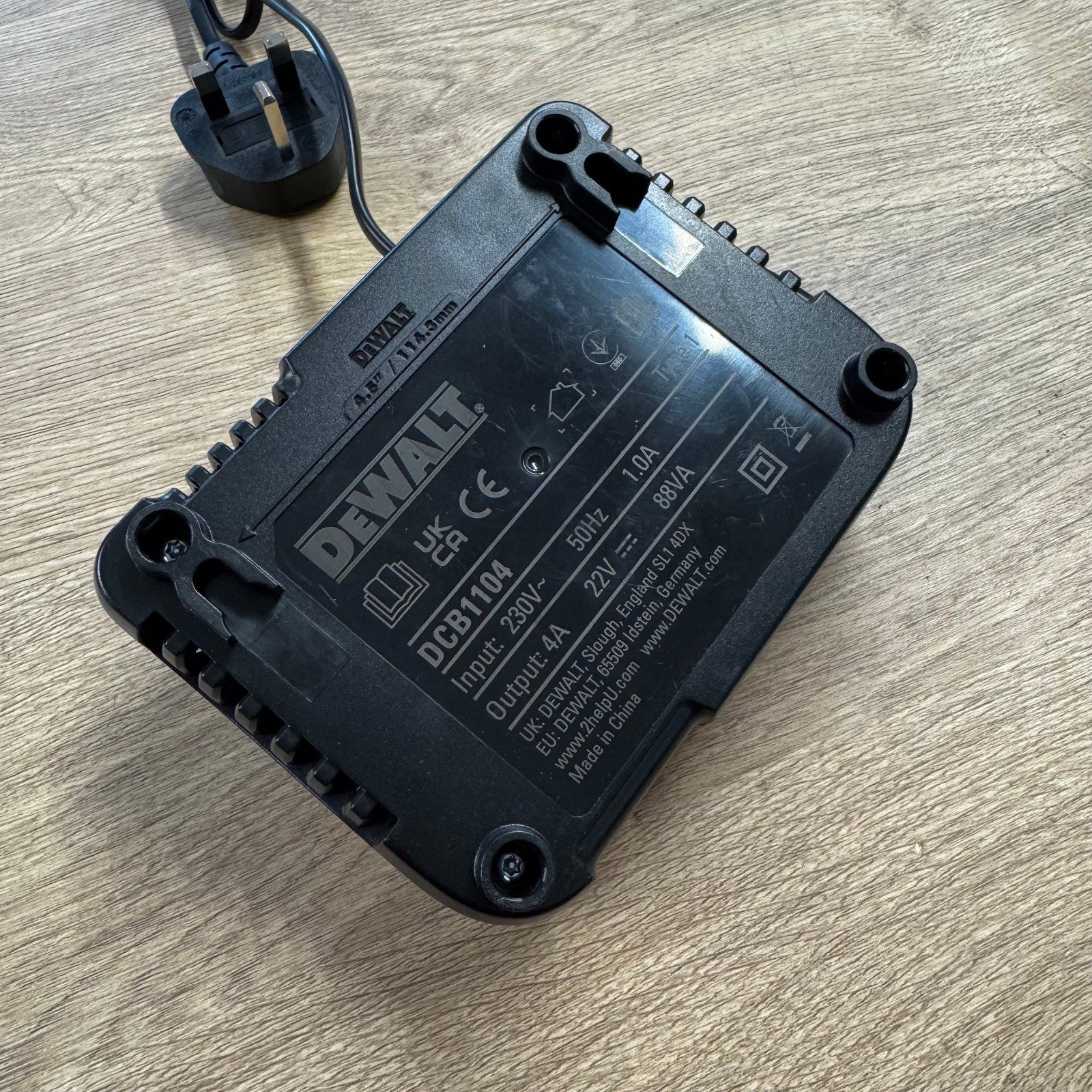 DeWalt DCB1104 Battery Charger 12V 18V XR Li-Ion Fast Charger - Image 6