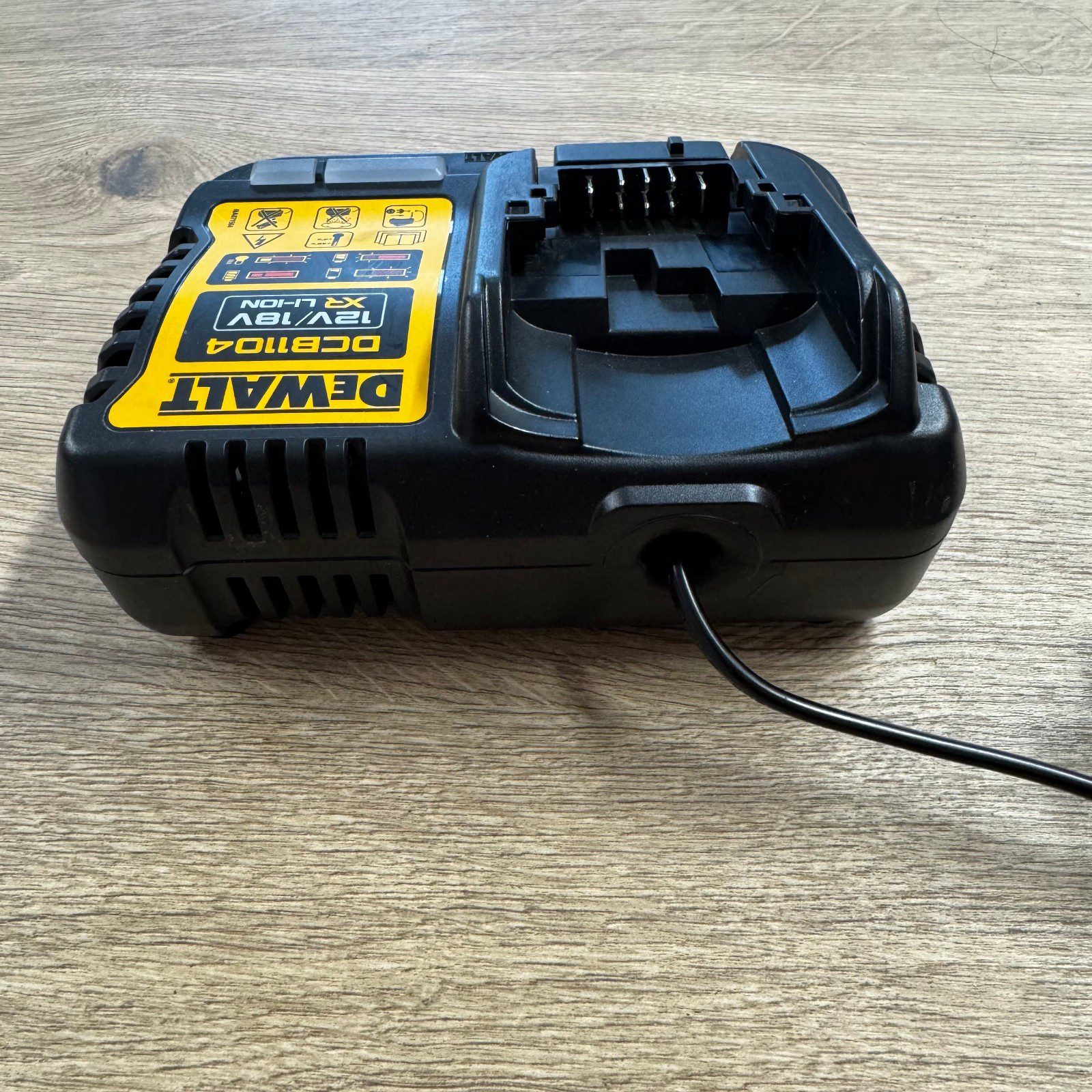 DeWalt DCB1104 Battery Charger 12V 18V XR Li-Ion Fast Charger - Image 11