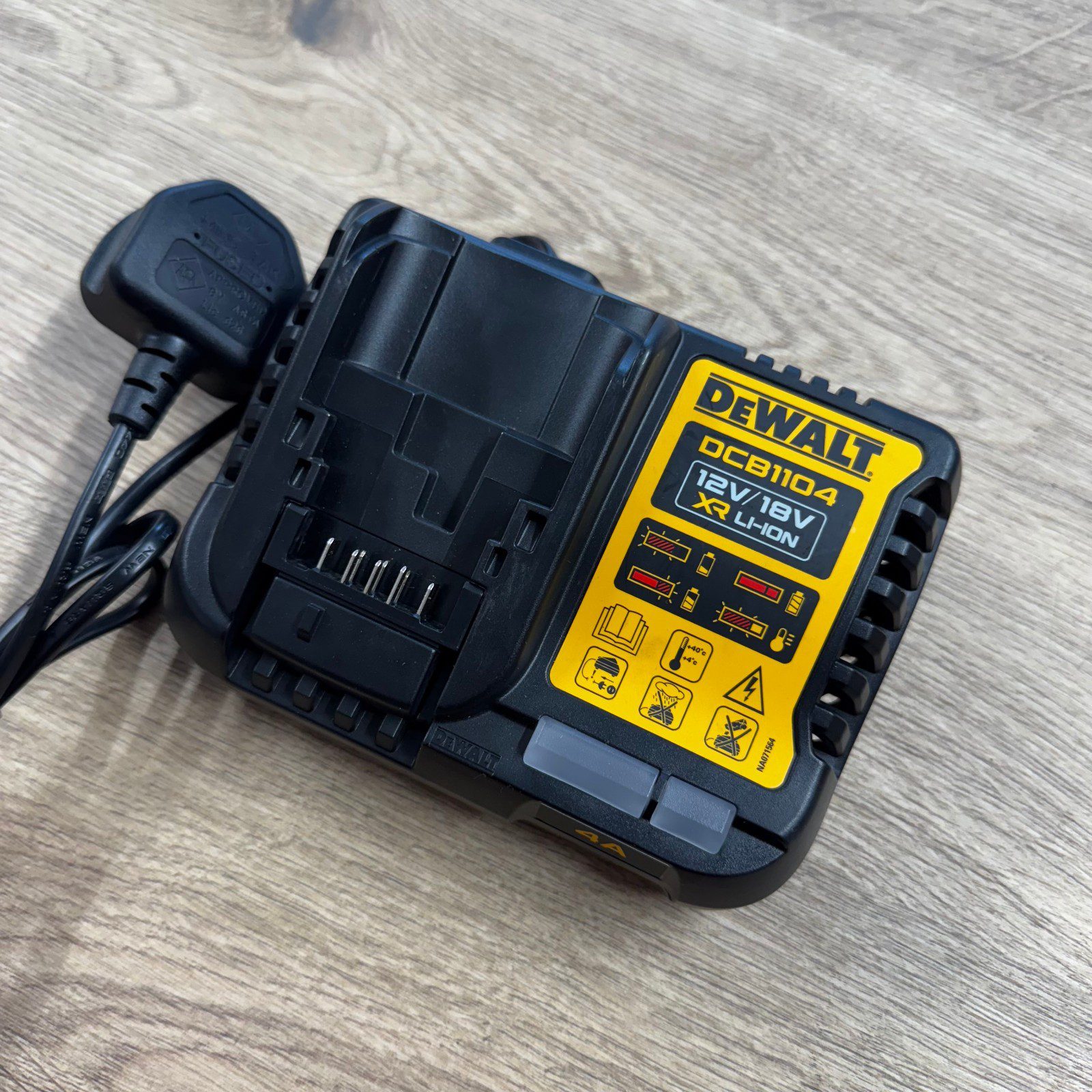 DeWalt DCB1104 Battery Charger 12V 18V XR Li-Ion Fast Charger - Image 14