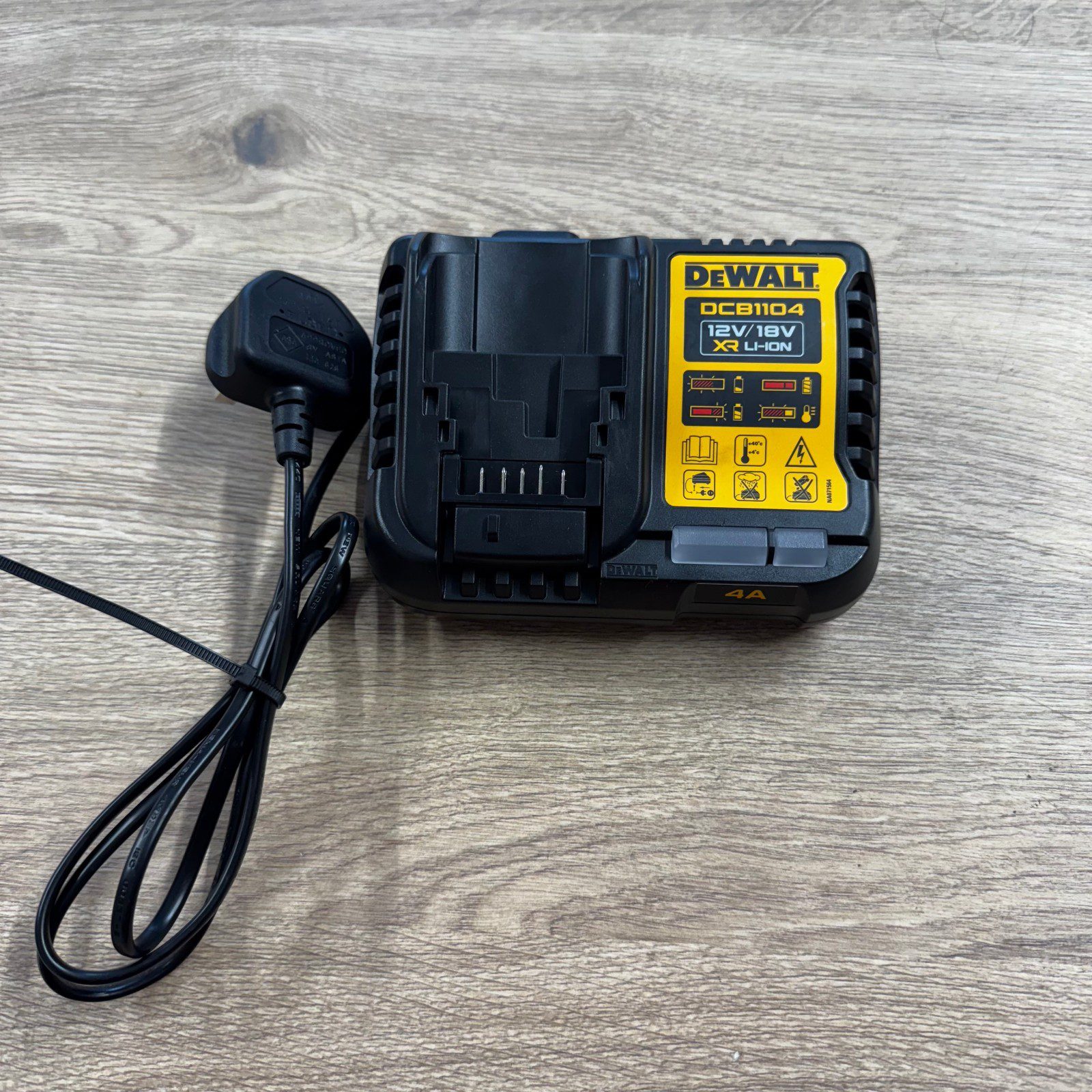 DeWalt DCB1104 Battery Charger 12V 18V XR Li-Ion Fast Charger - Image 15
