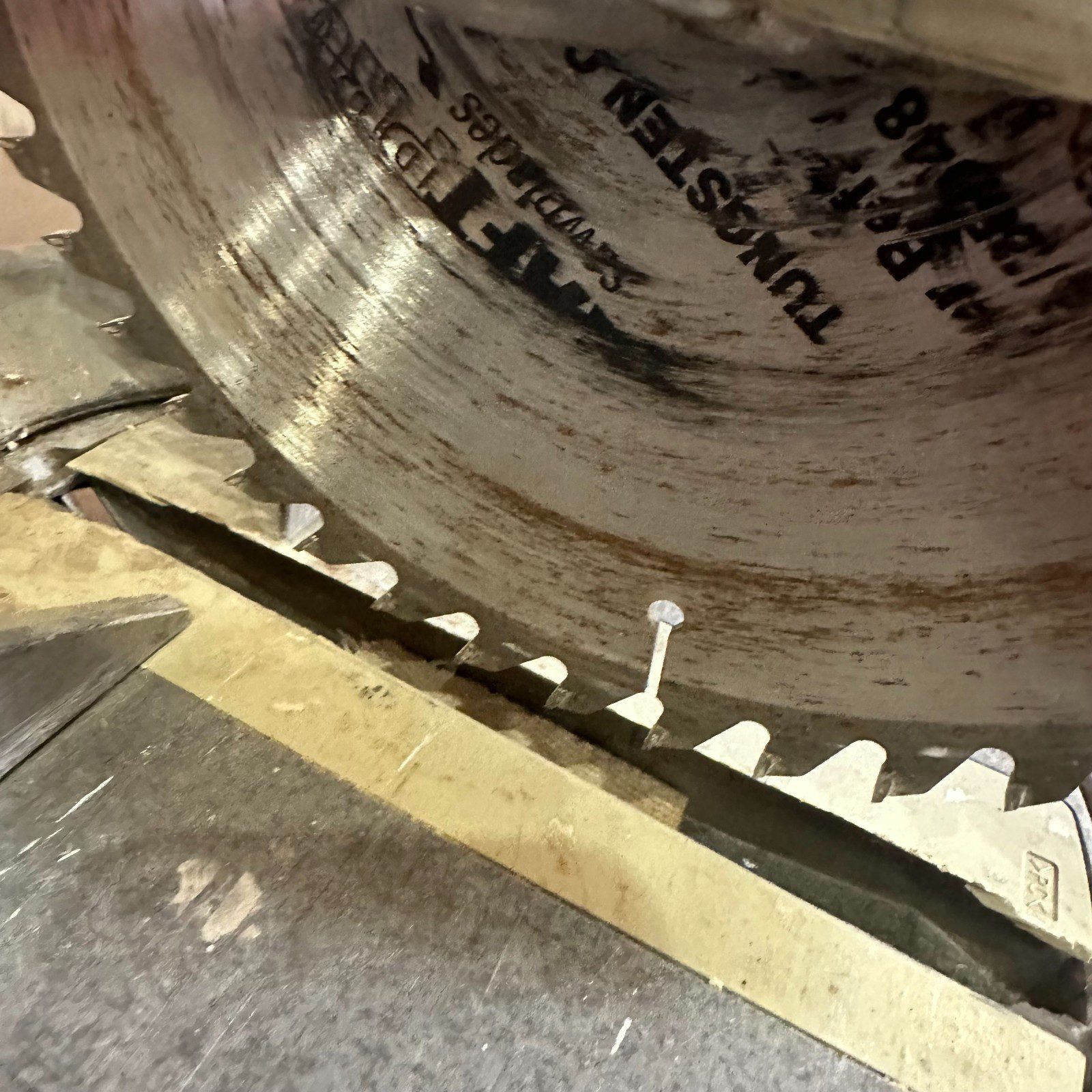 Makita LS1040 Mitre Saw 110V 1650W 255mm Compound Bevel Chop Saw Tool - Image 2